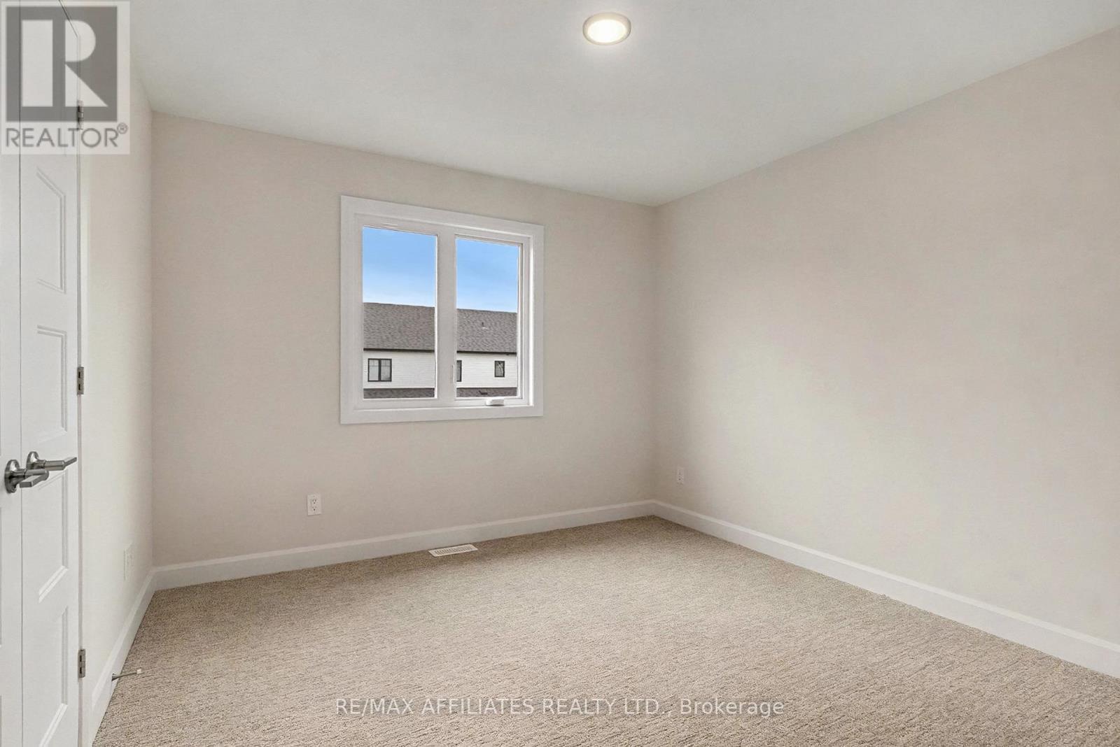 408 Falcon Lane, Russell, ON - Indoor Photo Showing Other Room