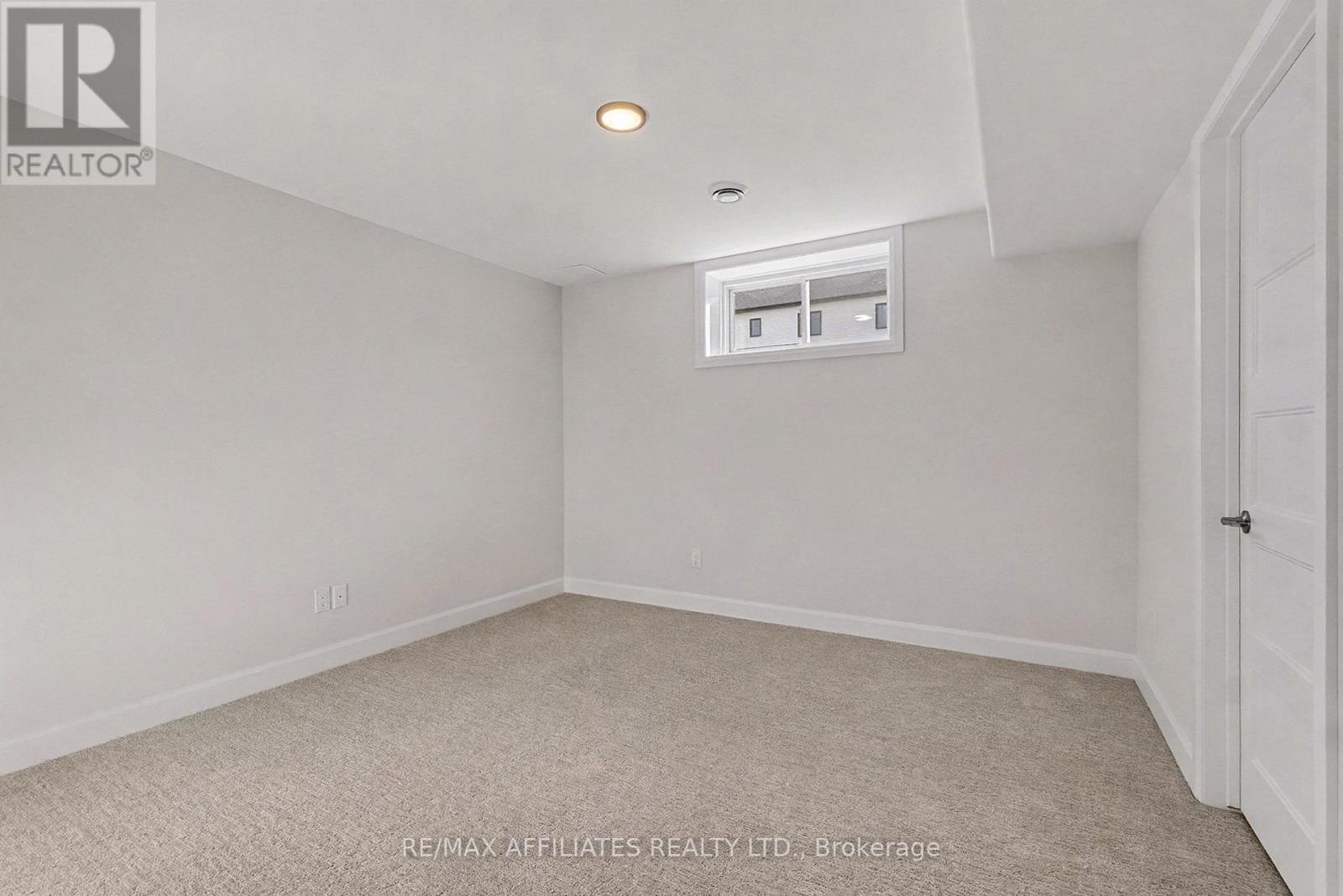 408 Falcon Lane, Russell, ON - Indoor Photo Showing Other Room