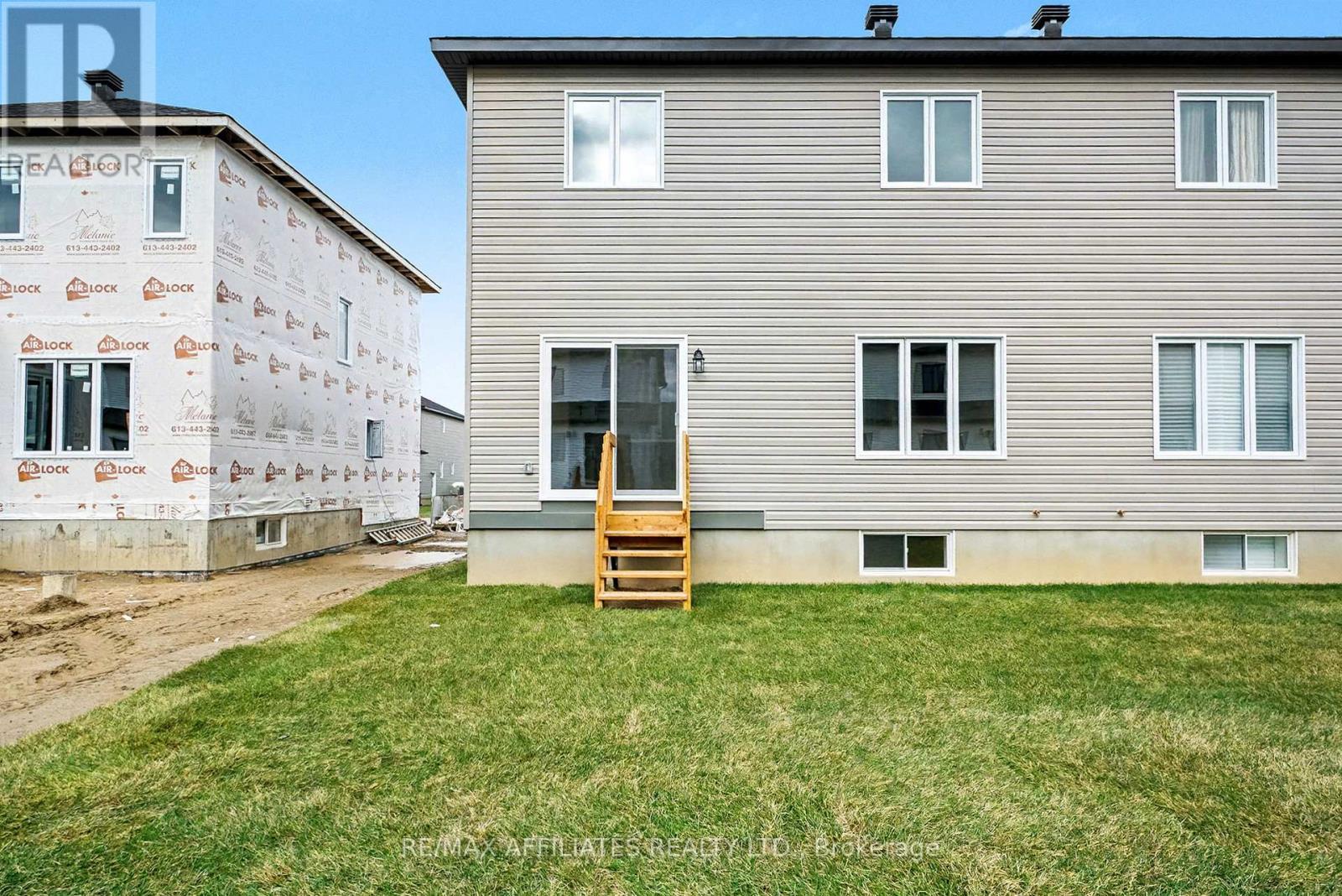 408 Falcon Lane, Russell, ON - Outdoor