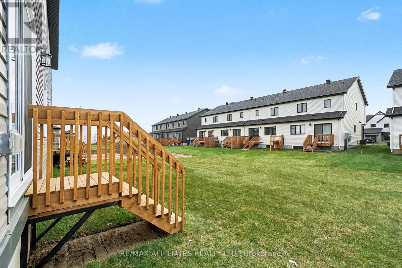 408 Falcon Lane, Russell, ON - Outdoor