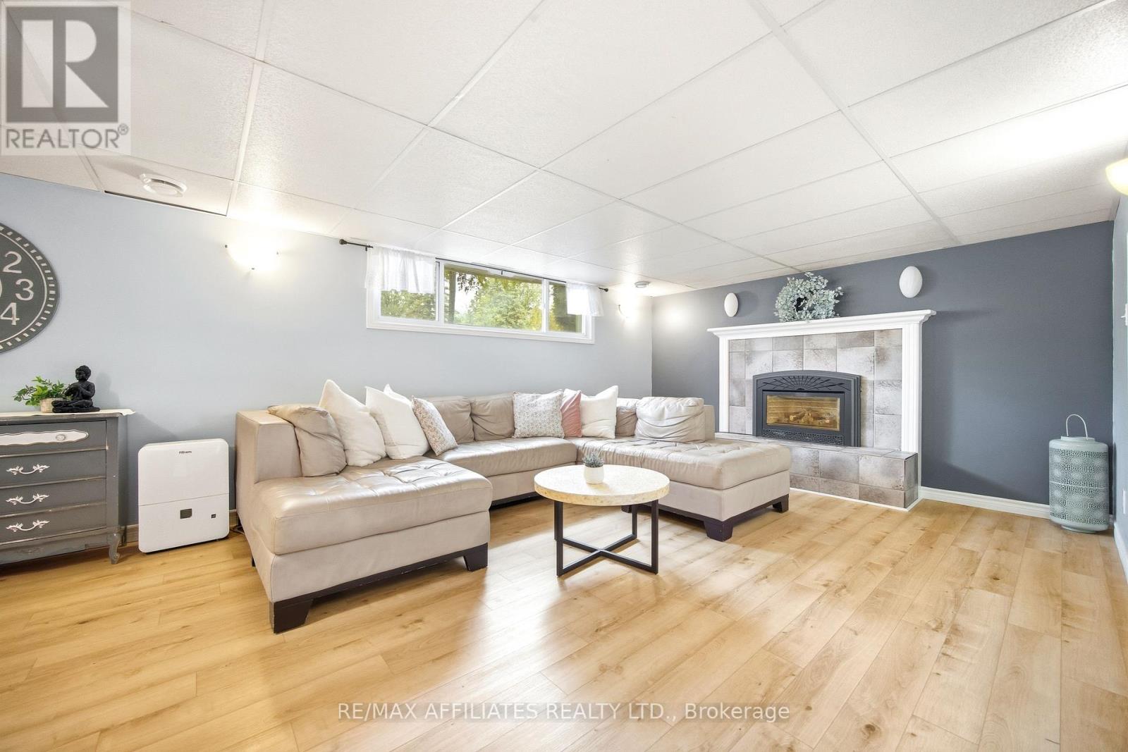 121 Stamford Drive, Drummond/North Elmsley, ON - Indoor Photo Showing Living Room With Fireplace