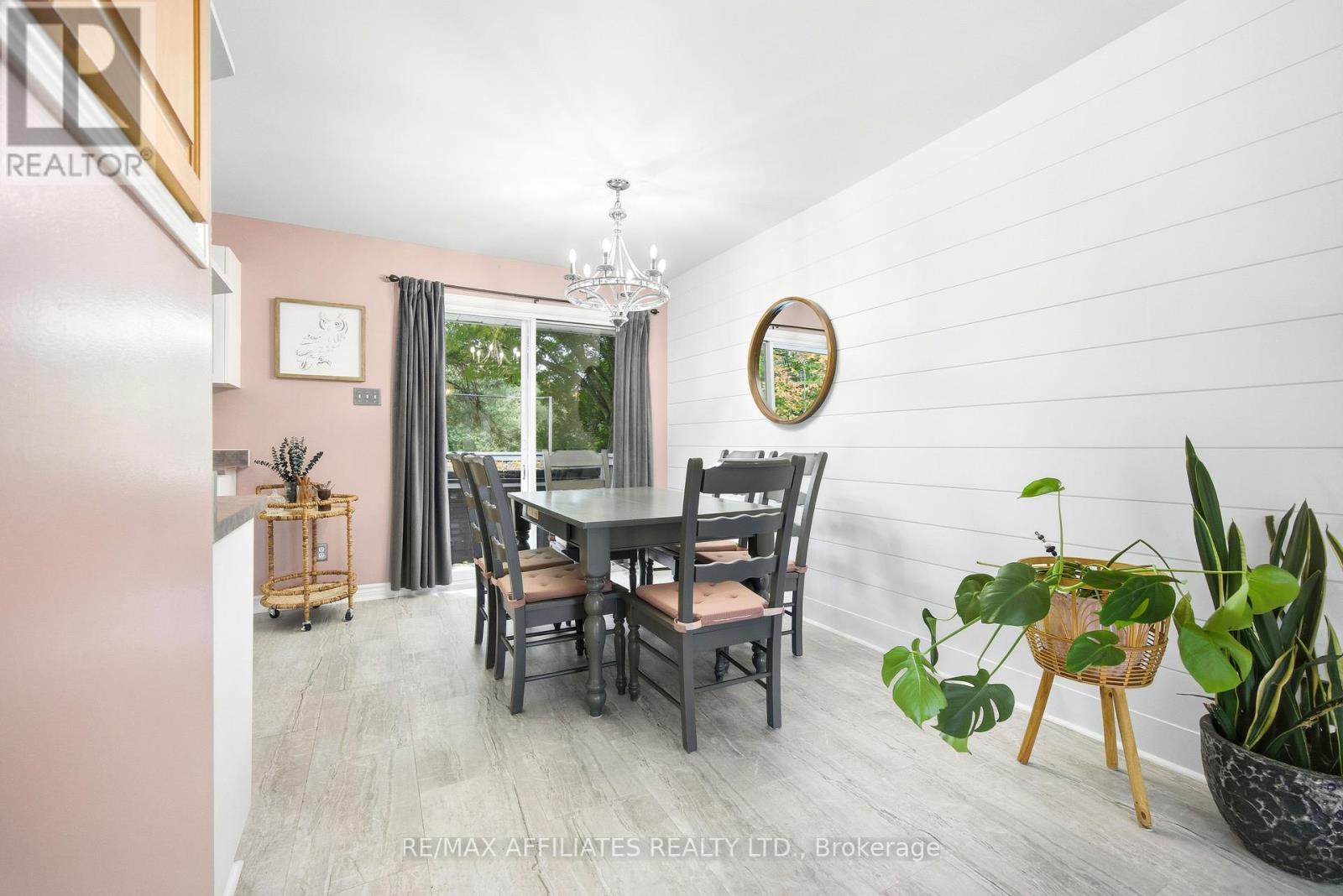 121 Stamford Drive, Drummond/North Elmsley, ON - Indoor Photo Showing Dining Room