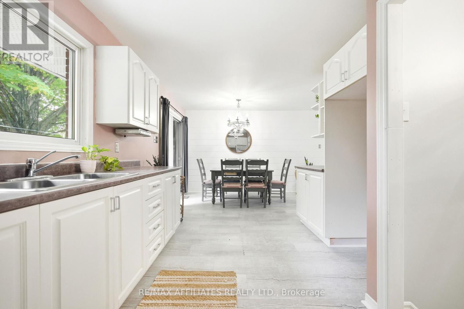 121 Stamford Drive, Drummond/North Elmsley, ON - Indoor Photo Showing Kitchen With Double Sink