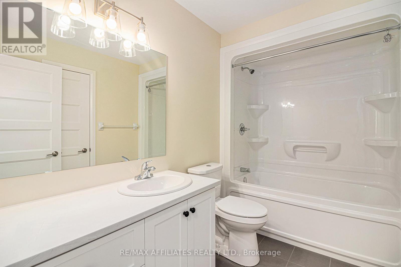 353 Voyageur Place, Russell, ON - Indoor Photo Showing Bathroom