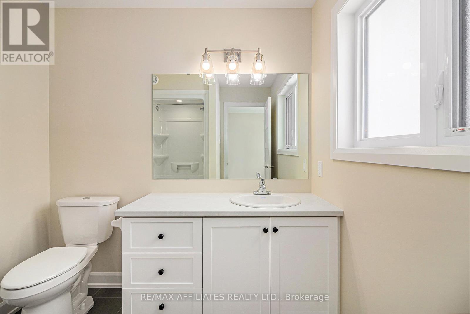 351 Voyageur Place, Russell, ON - Indoor Photo Showing Bathroom