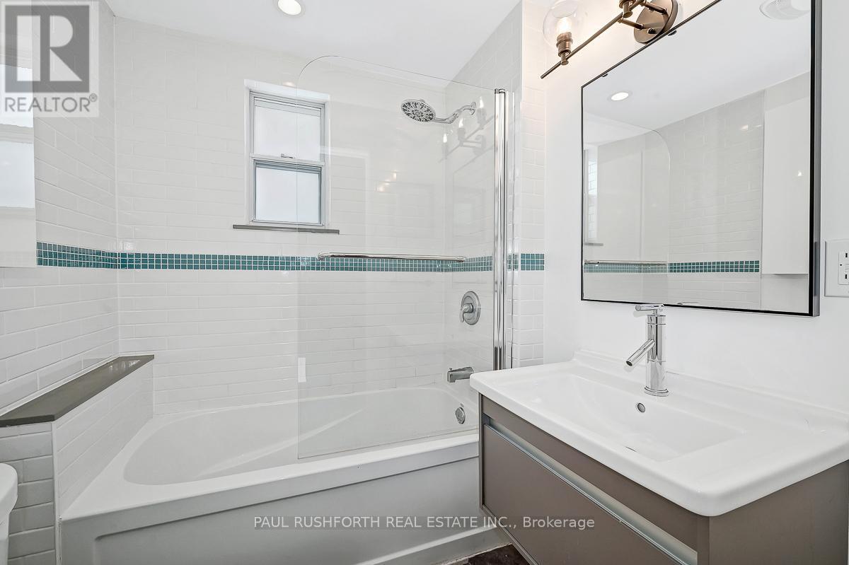 4 Piece Bathroom - 375 Winston Avenue, Ottawa, ON - Indoor Photo Showing Bathroom