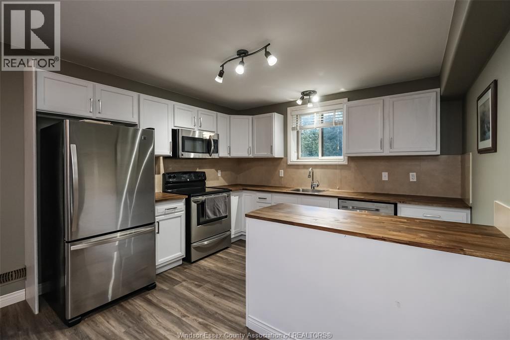 8470 Malden, Lasalle, ON - Indoor Photo Showing Kitchen