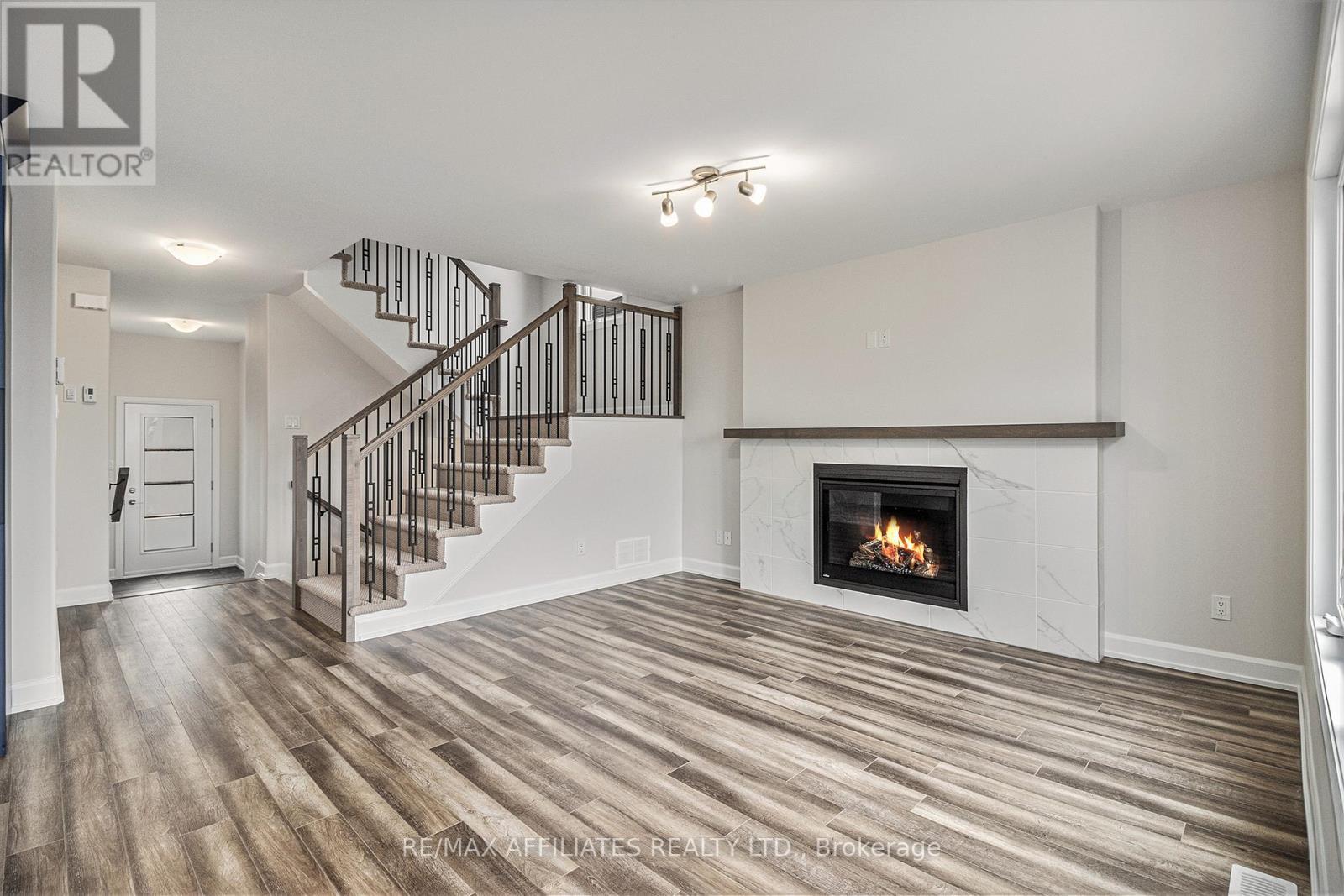404 Falcon Lane, Russell, ON - Indoor Photo Showing Living Room With Fireplace