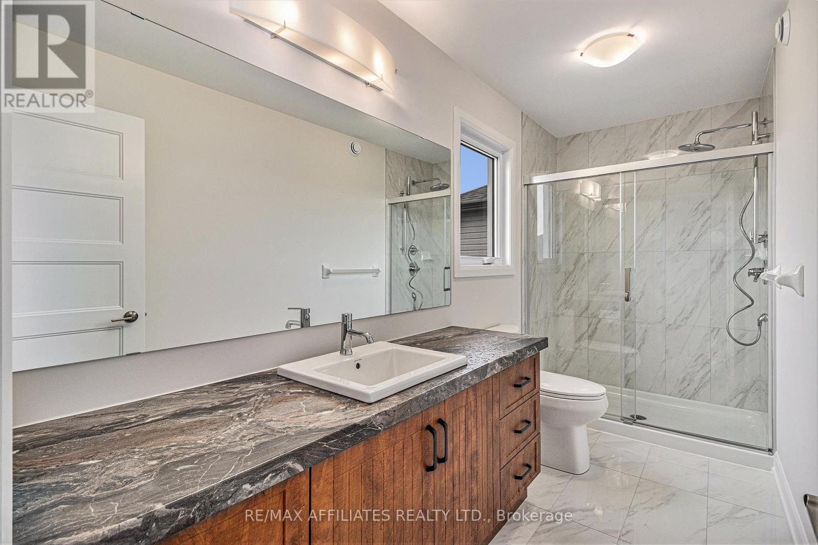 404 Falcon Lane, Russell, ON - Indoor Photo Showing Bathroom