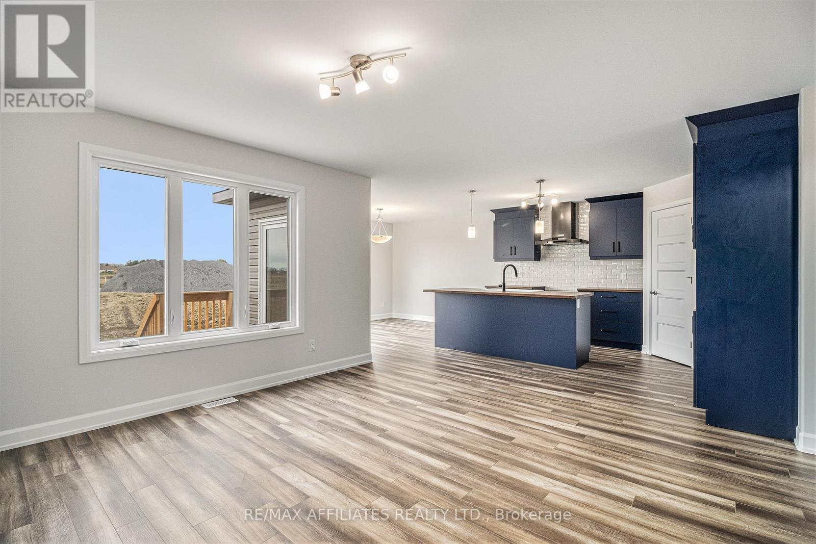 404 Falcon Lane, Russell, ON - Indoor Photo Showing Other Room