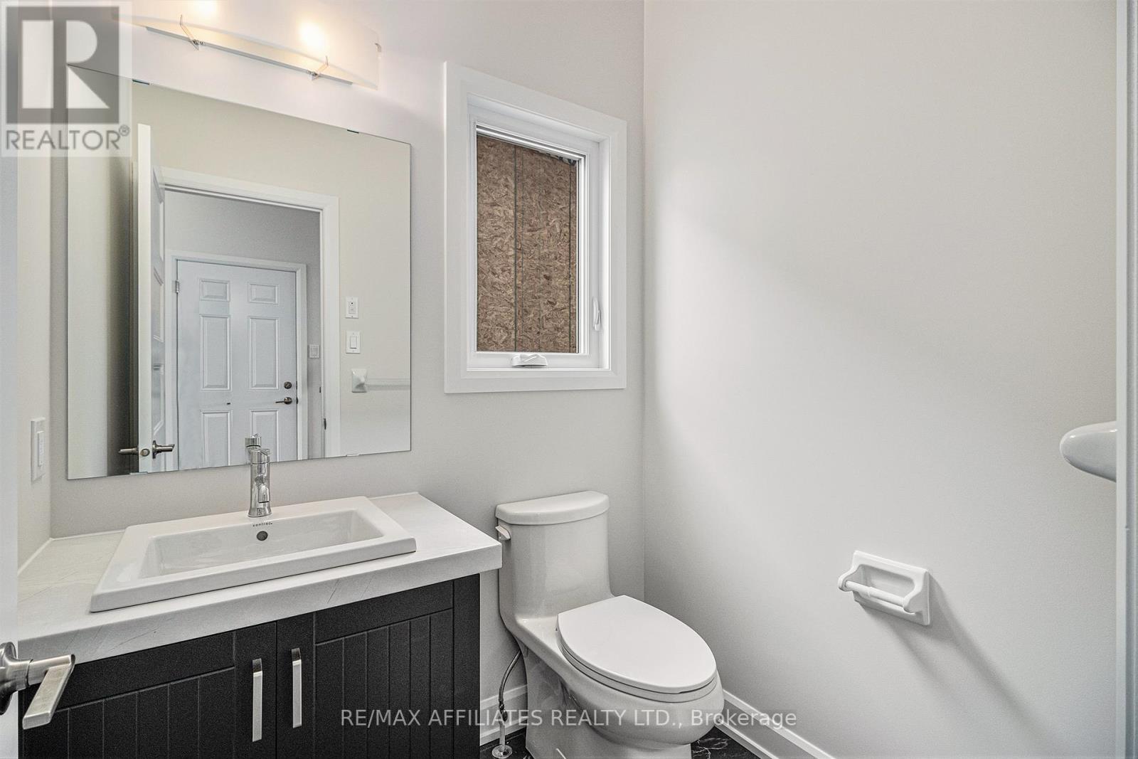 404 Falcon Lane, Russell, ON - Indoor Photo Showing Bathroom