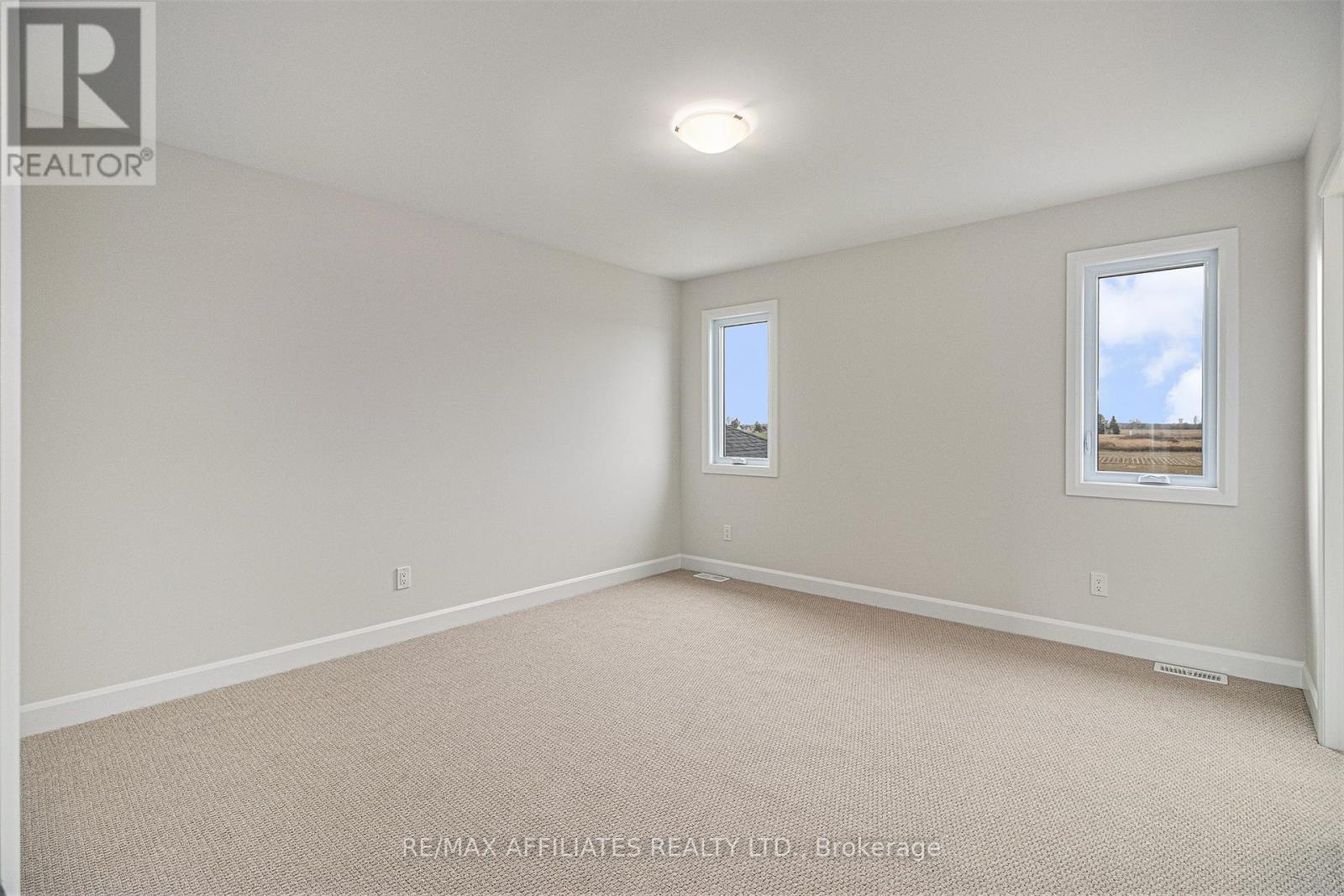 404 Falcon Lane, Russell, ON - Indoor Photo Showing Other Room