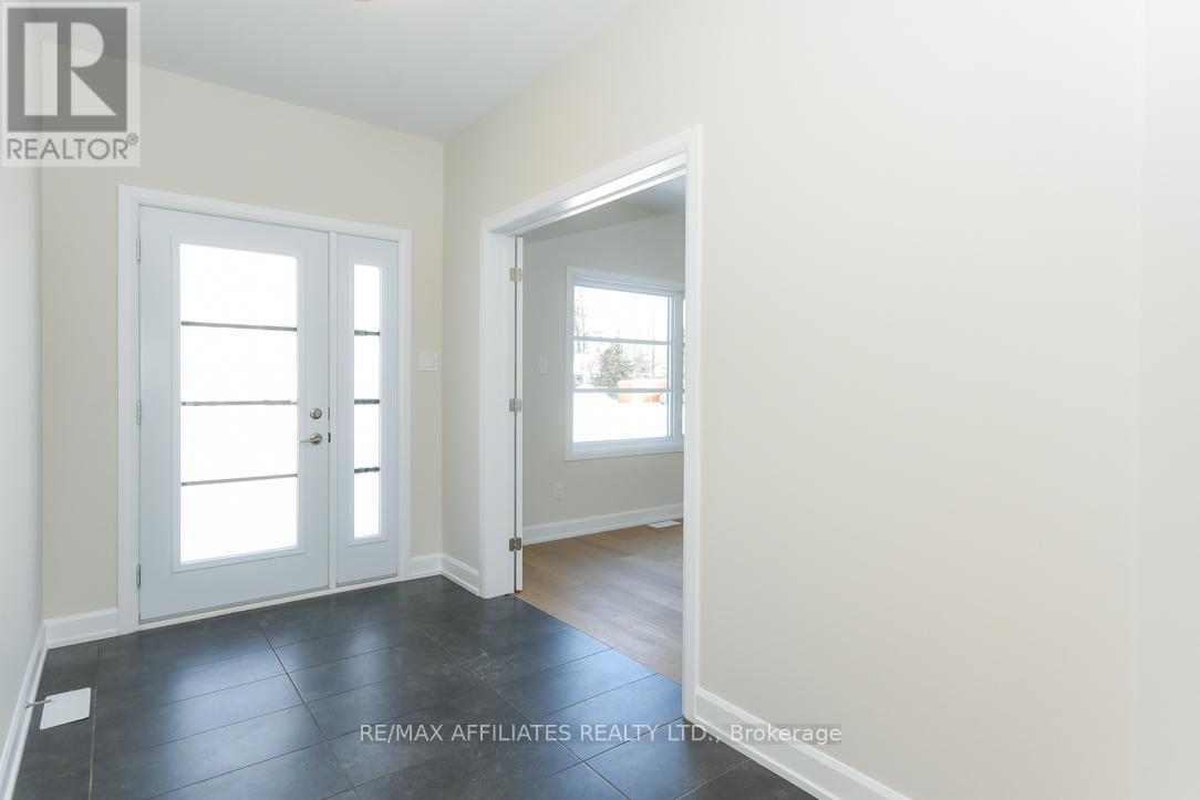 1060 Chablis Crescent, Russell, ON - Indoor Photo Showing Other Room