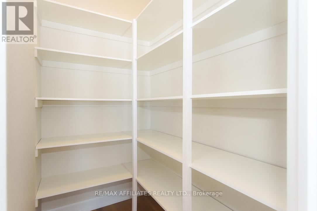 1060 Chablis Crescent, Russell, ON - Indoor With Storage