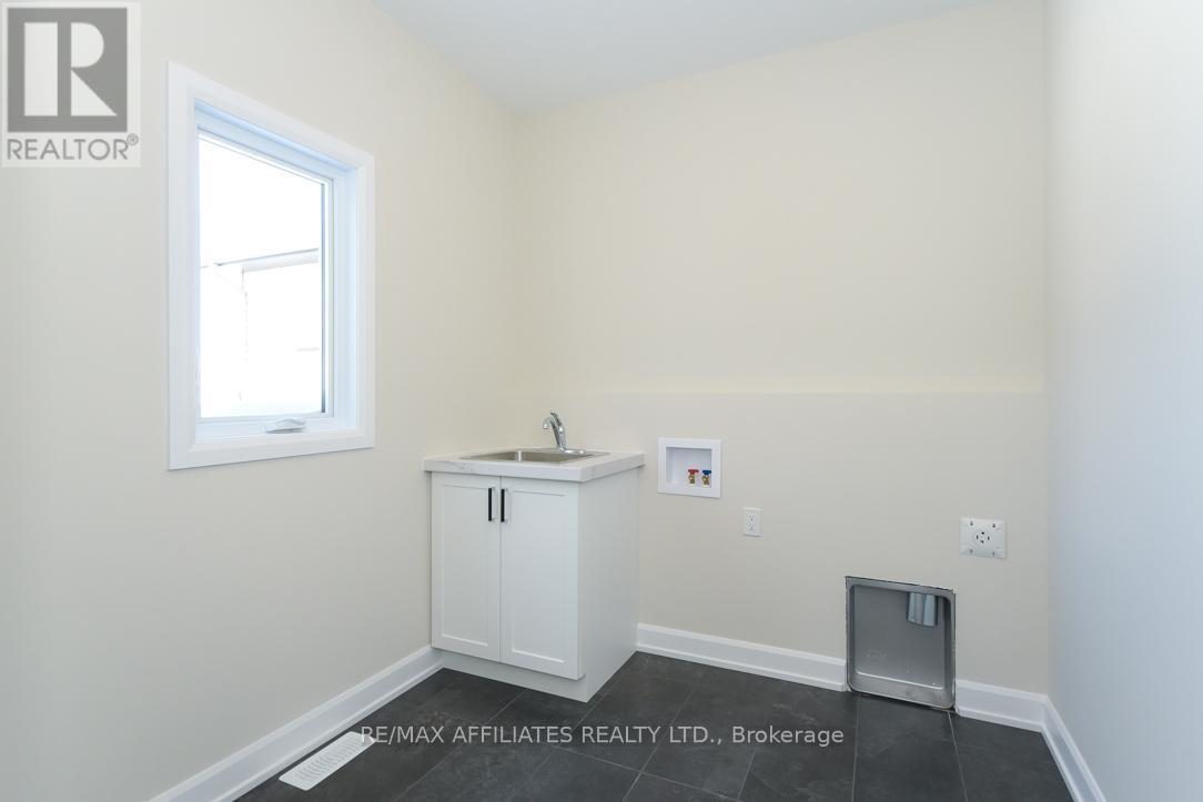 1060 Chablis Crescent, Russell, ON - Indoor Photo Showing Other Room