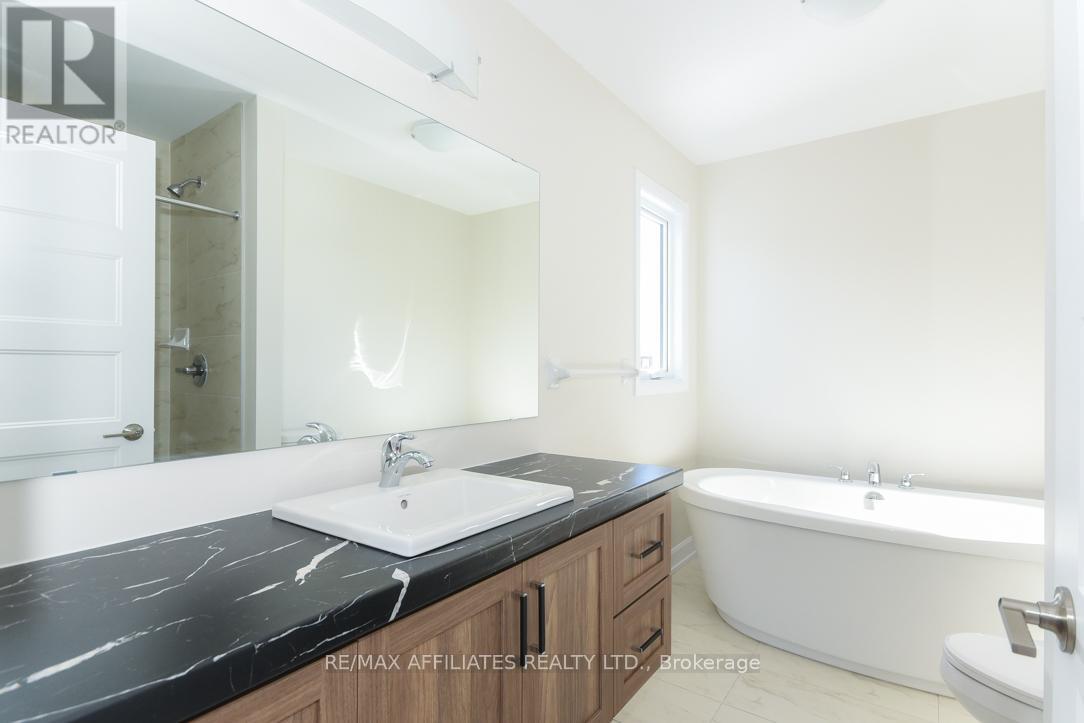 1060 Chablis Crescent, Russell, ON - Indoor Photo Showing Bathroom