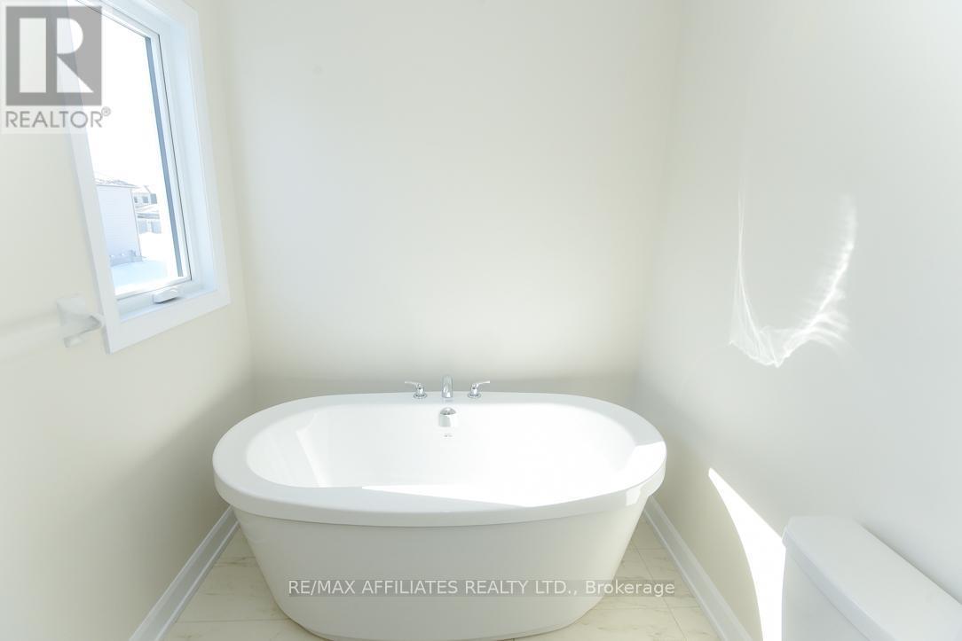 1060 Chablis Crescent, Russell, ON - Indoor Photo Showing Bathroom