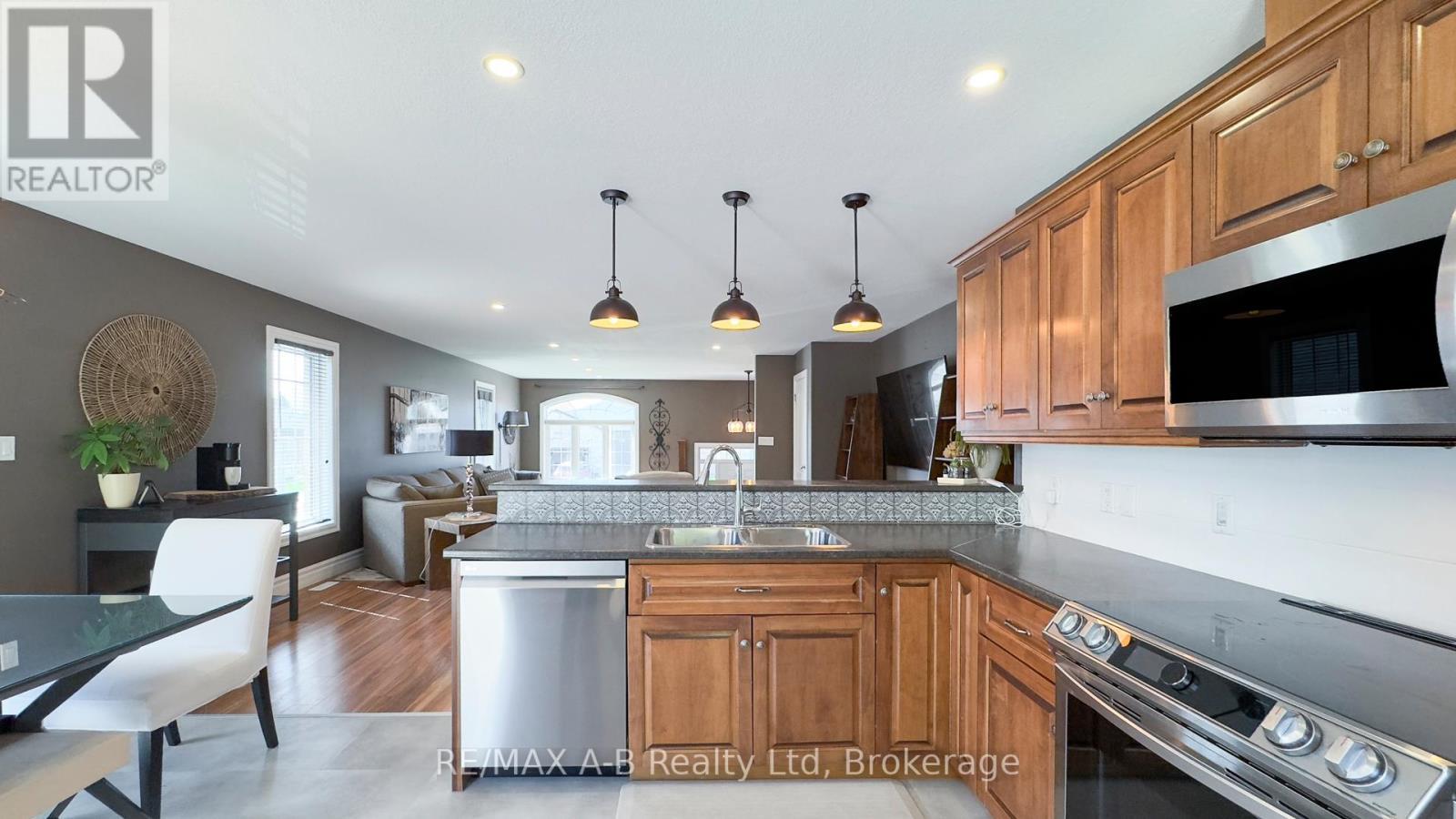 83 Sylvia Street, West Perth (Mitchell), ON - Indoor Photo Showing Kitchen