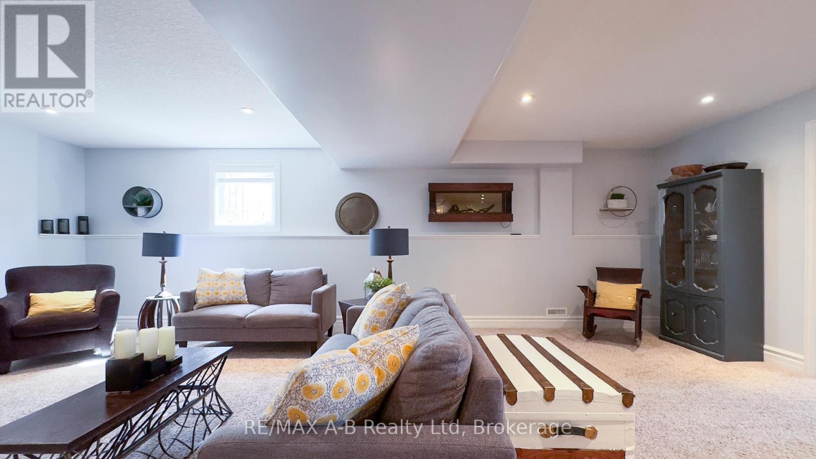83 Sylvia Street, West Perth (Mitchell), ON - Indoor Photo Showing Living Room