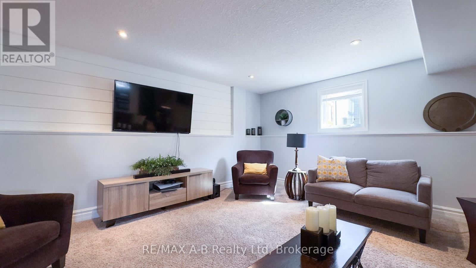 83 Sylvia Street, West Perth (Mitchell), ON - Indoor Photo Showing Living Room