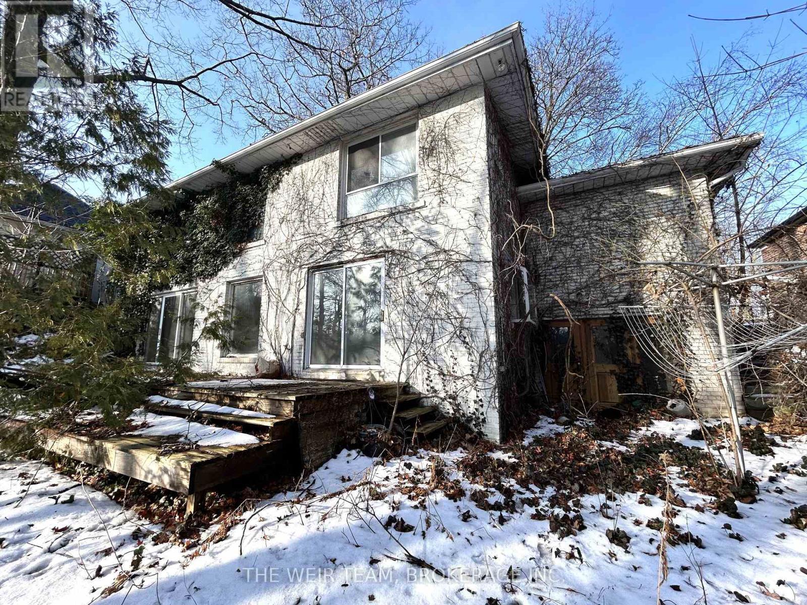 South facing backyard with ravine views - 17 Glen Robert Drive, Toronto, ON - Outdoor
