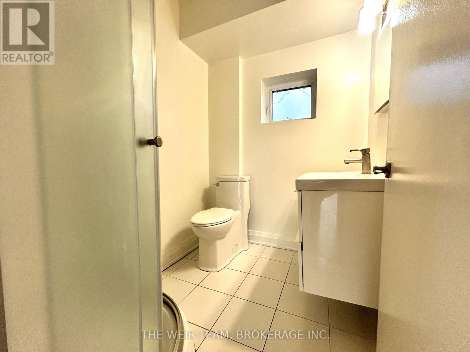 17 Glen Robert Drive, Toronto, ON - Indoor Photo Showing Bathroom