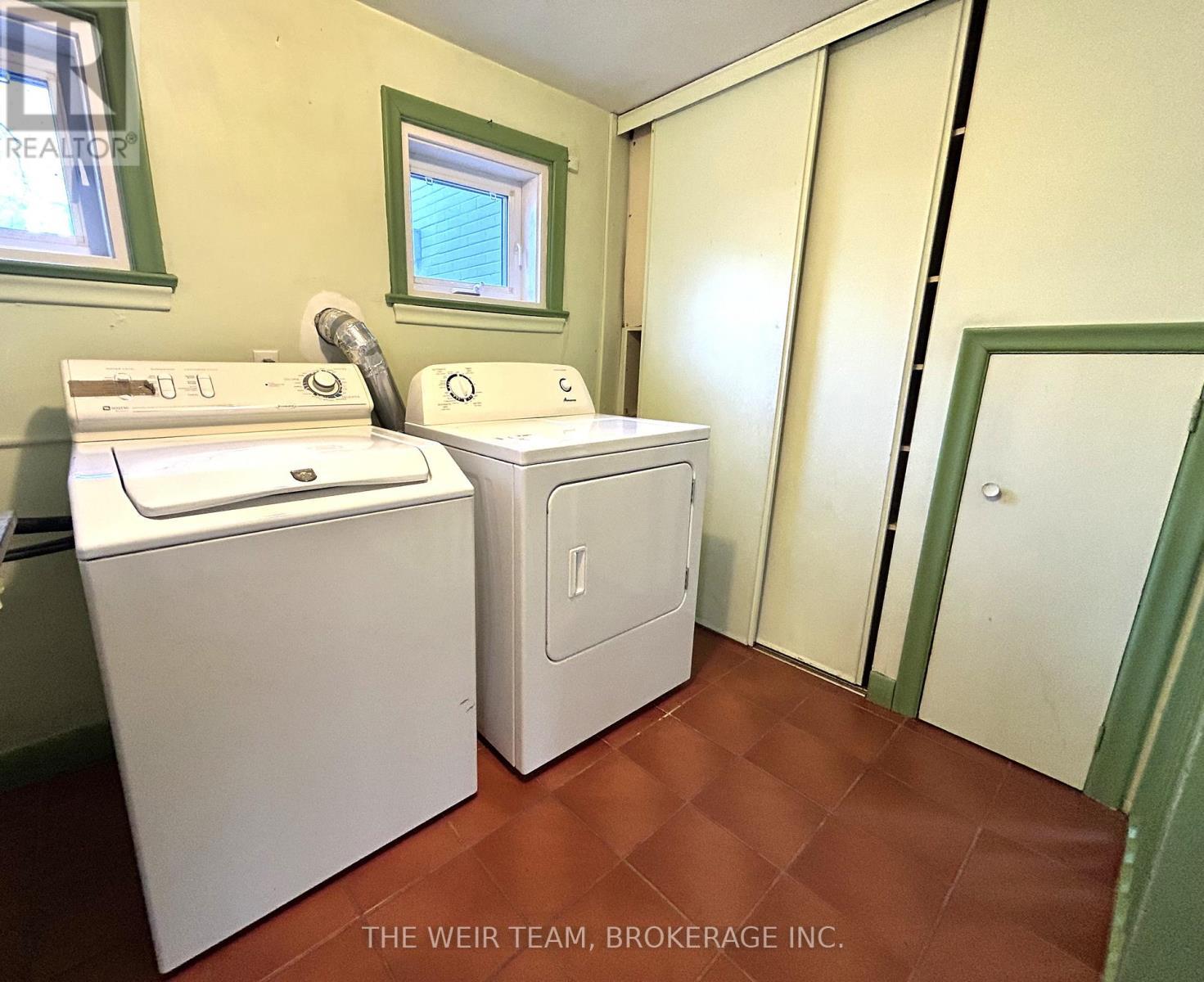 17 Glen Robert Drive, Toronto, ON - Indoor Photo Showing Laundry Room