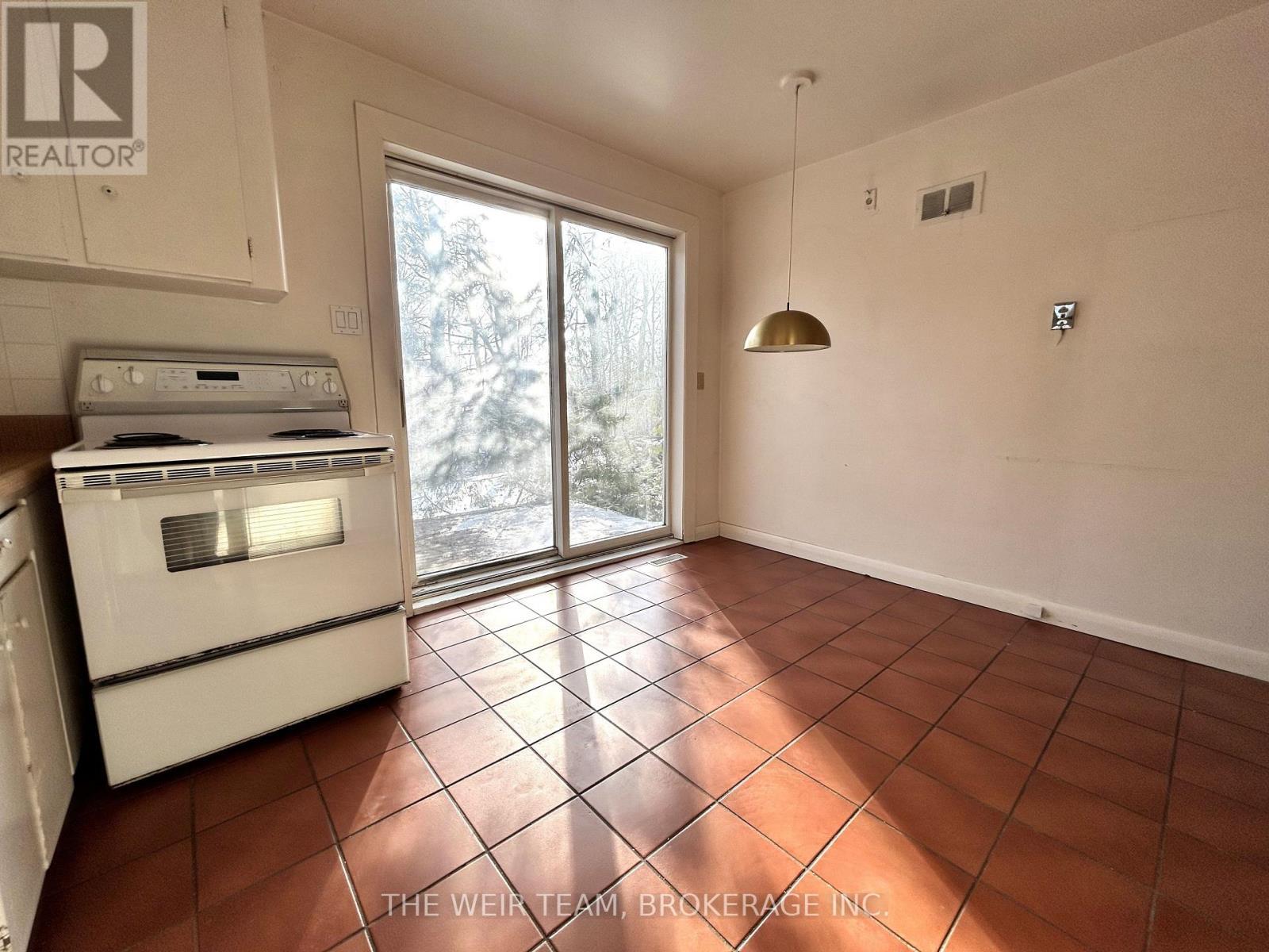 17 Glen Robert Drive, Toronto, ON - Indoor Photo Showing Kitchen