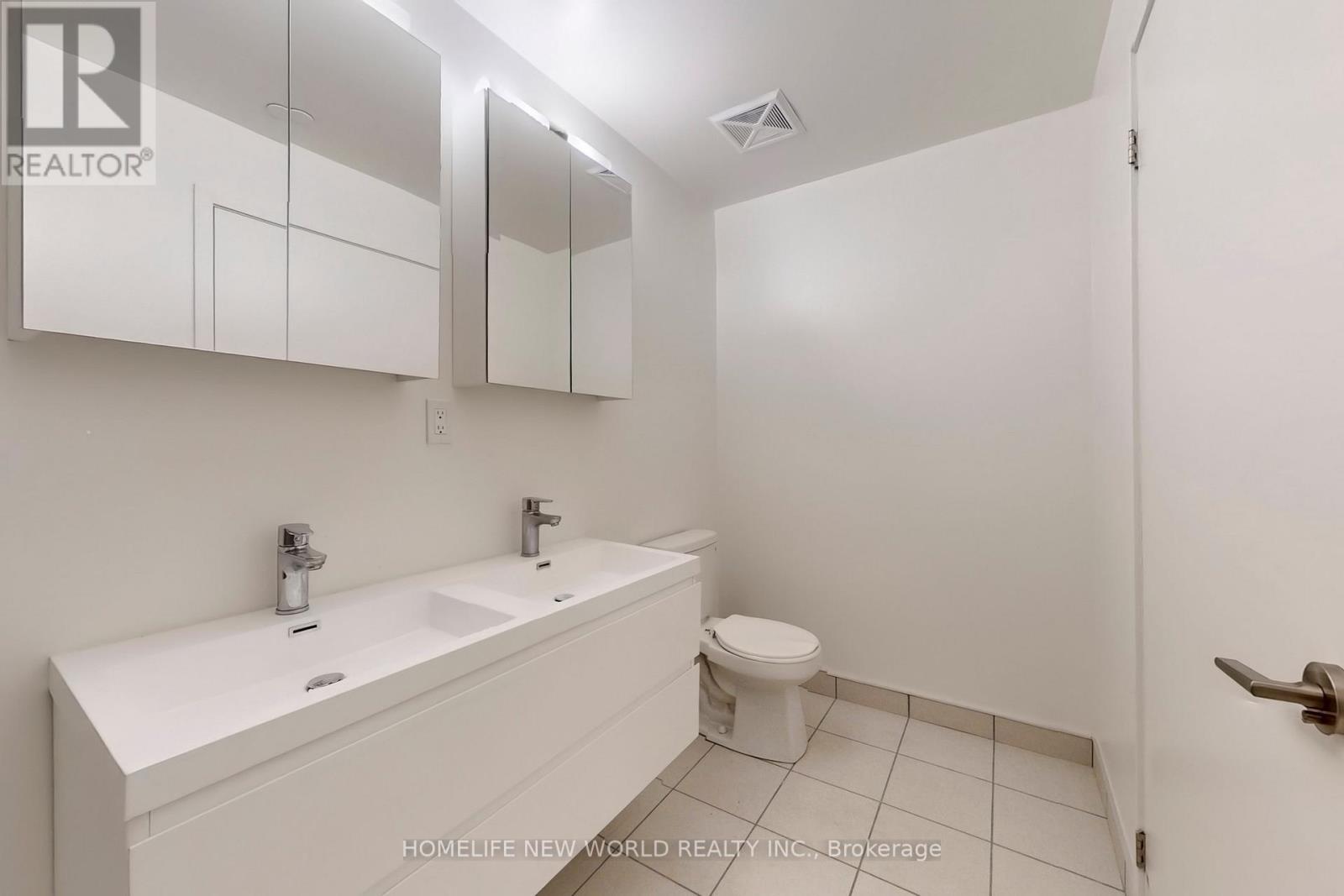 1605 - 8119 Birchmount Road, Markham, ON - Indoor Photo Showing Bathroom