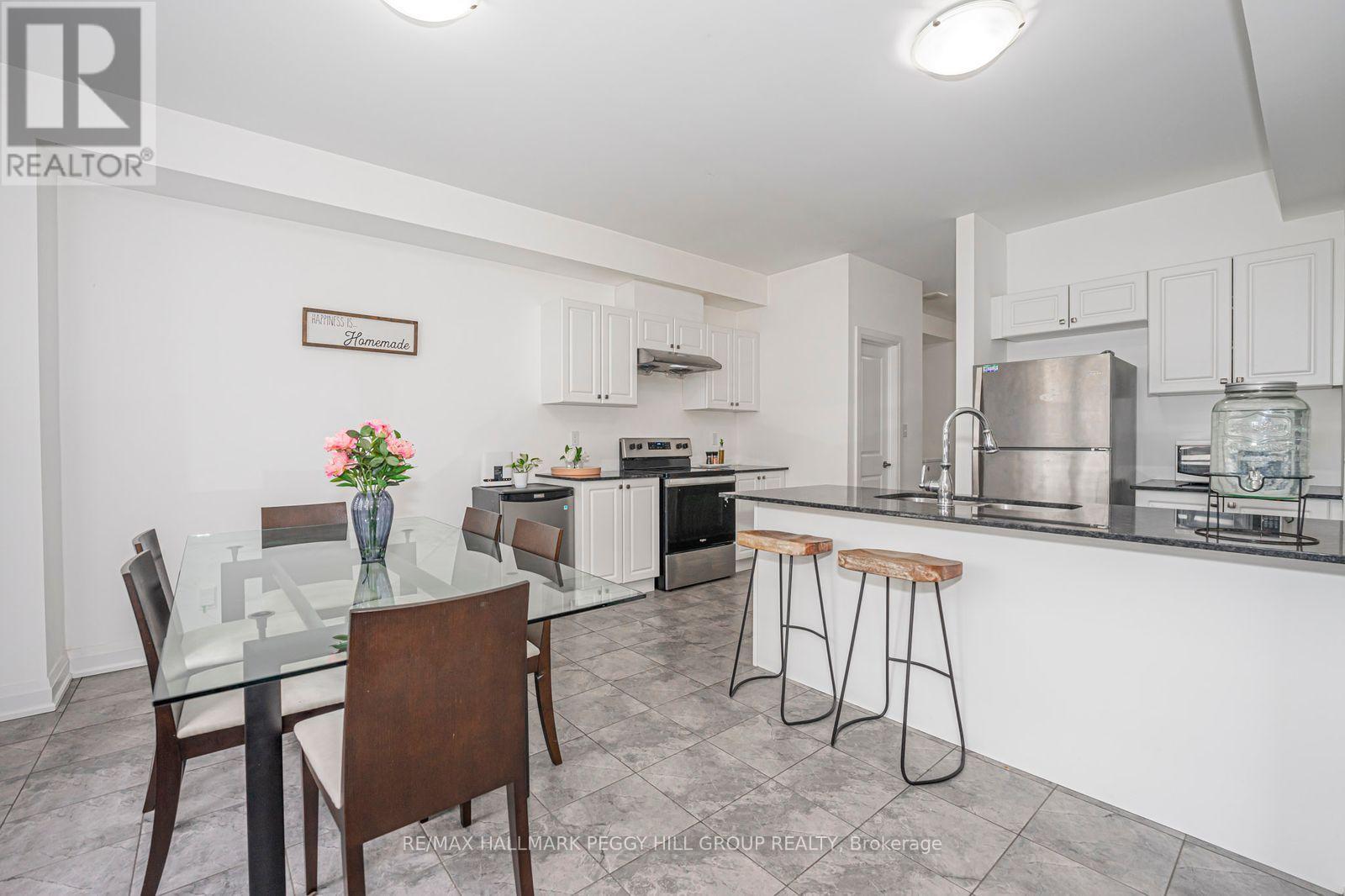 42 Alaskan Heights, Barrie, ON - Indoor Photo Showing Kitchen With Stainless Steel Kitchen With Upgraded Kitchen