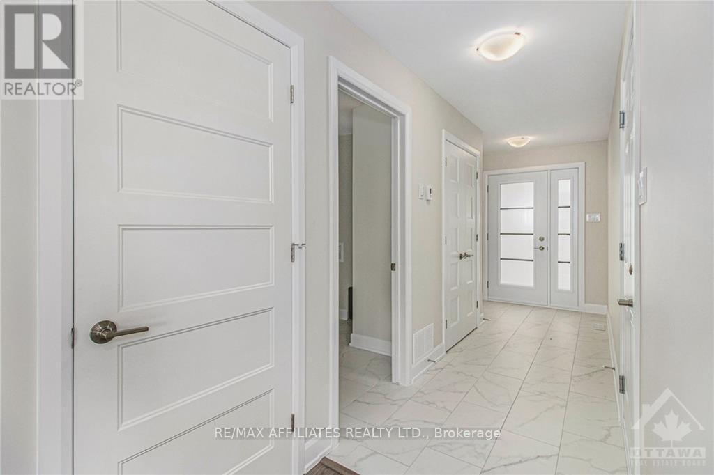 1207 Montblanc Crescent, Russell, ON - Indoor Photo Showing Other Room