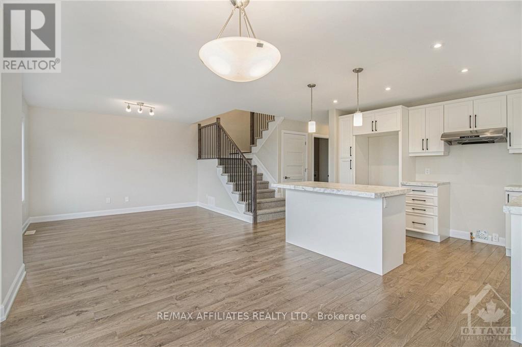 1207 Montblanc Crescent, Russell, ON - Indoor Photo Showing Kitchen With Upgraded Kitchen