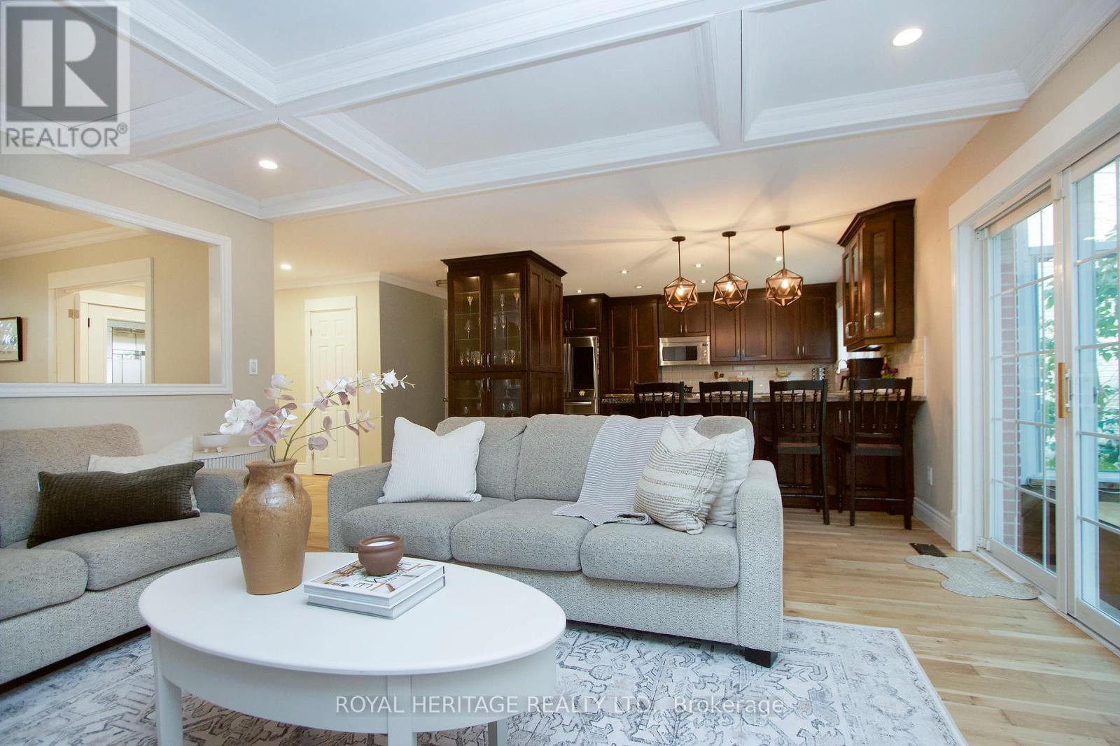 31 Ambleside Drive, Scugog, ON - Indoor Photo Showing Living Room