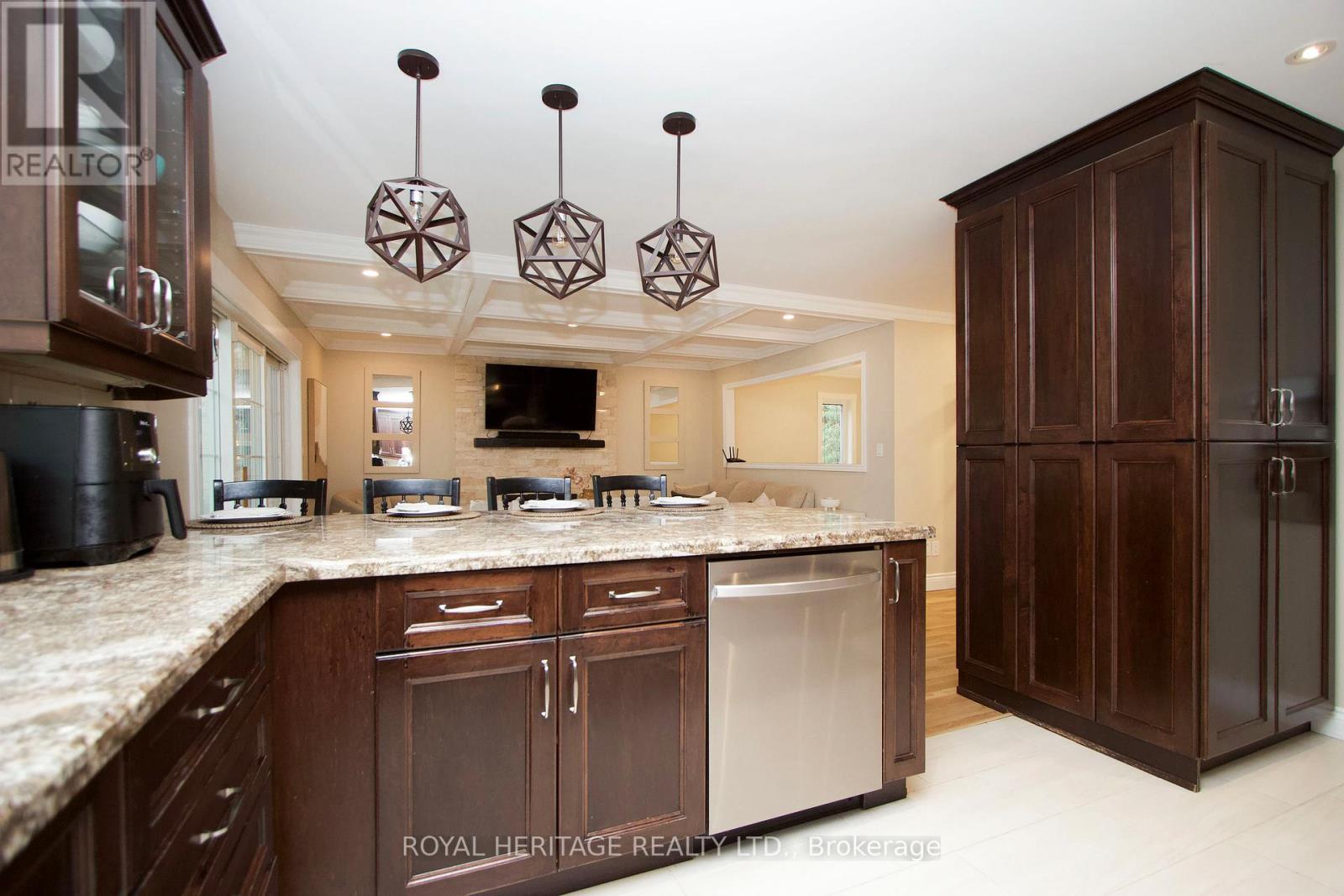 31 Ambleside Drive, Scugog, ON - Indoor Photo Showing Kitchen