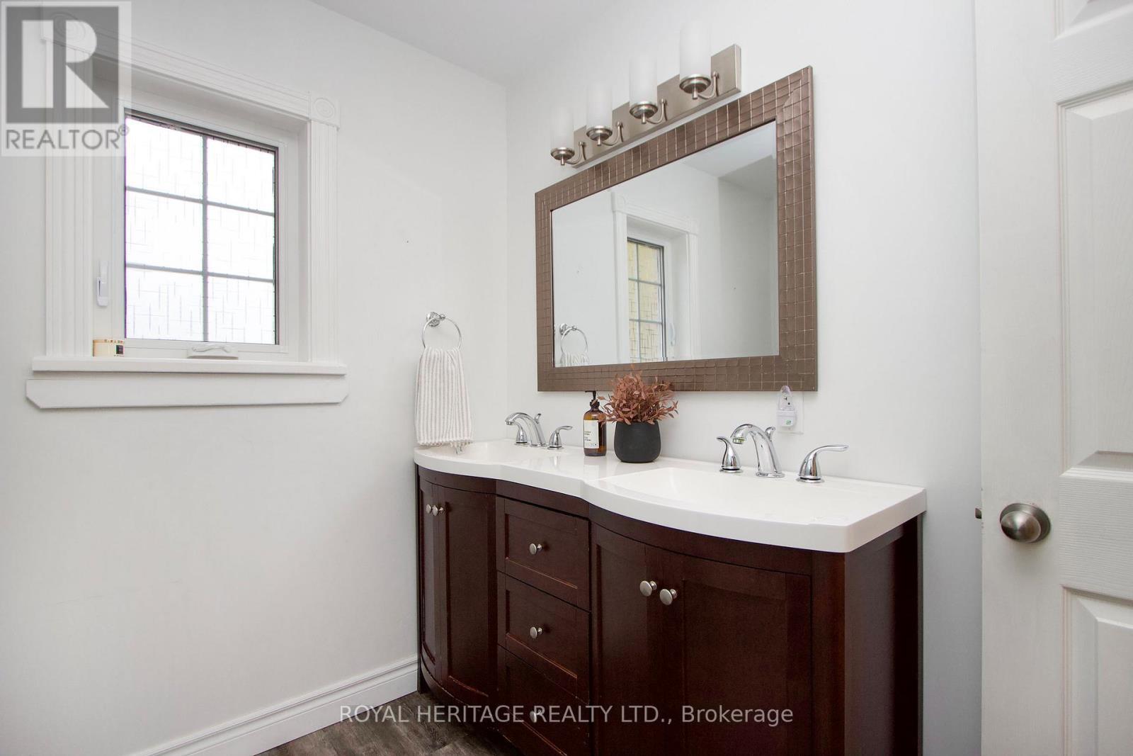 31 Ambleside Drive, Scugog, ON - Indoor Photo Showing Bathroom