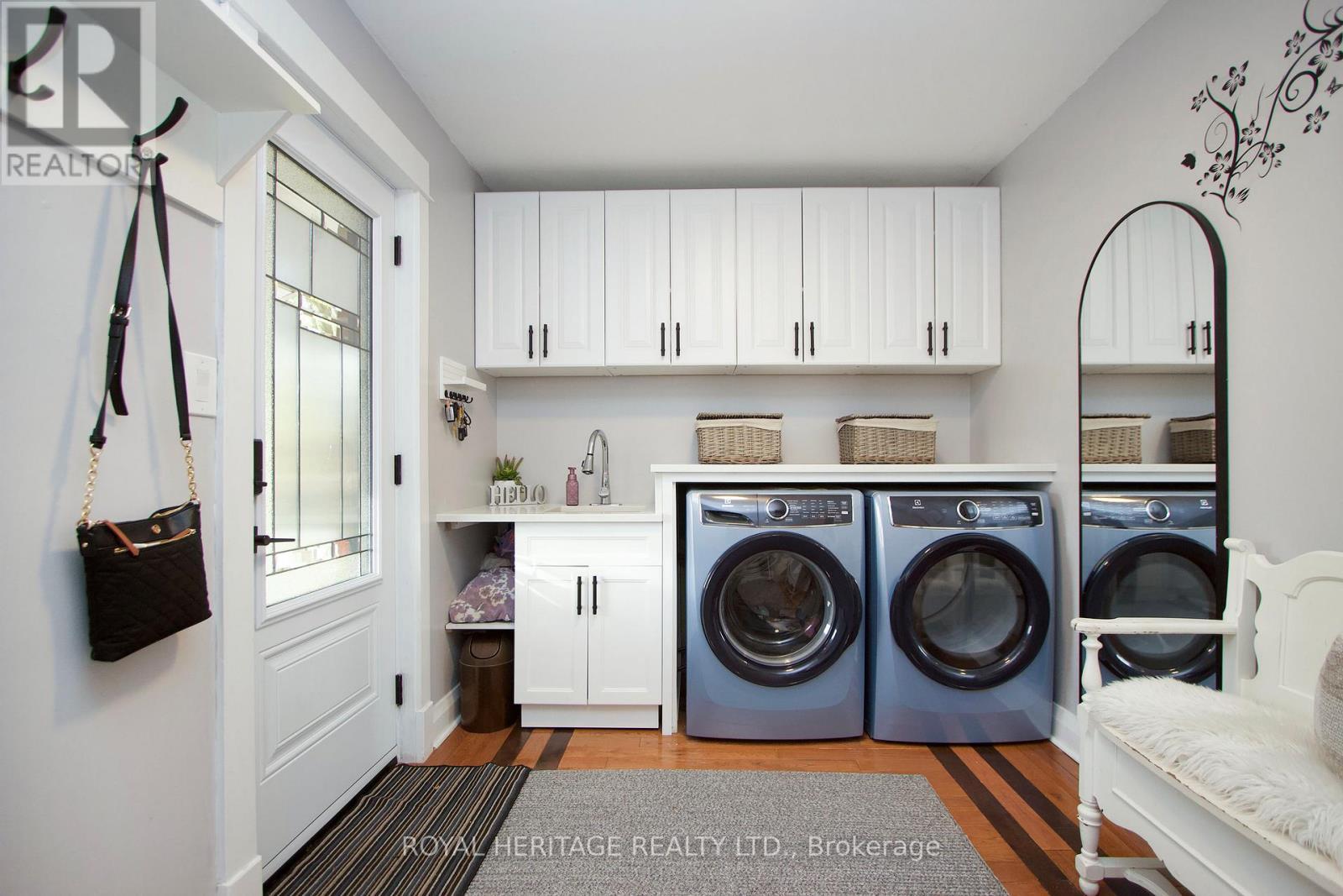 31 Ambleside Drive, Scugog, ON - Indoor Photo Showing Laundry Room