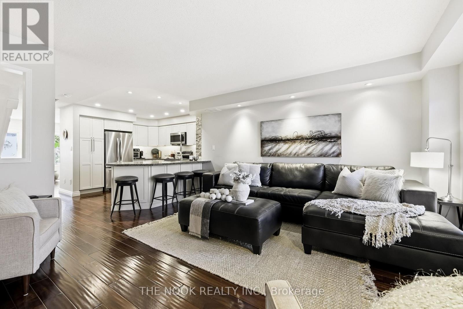 102 - 1995 Royal Road, Pickering (Village East), ON - Indoor Photo Showing Living Room