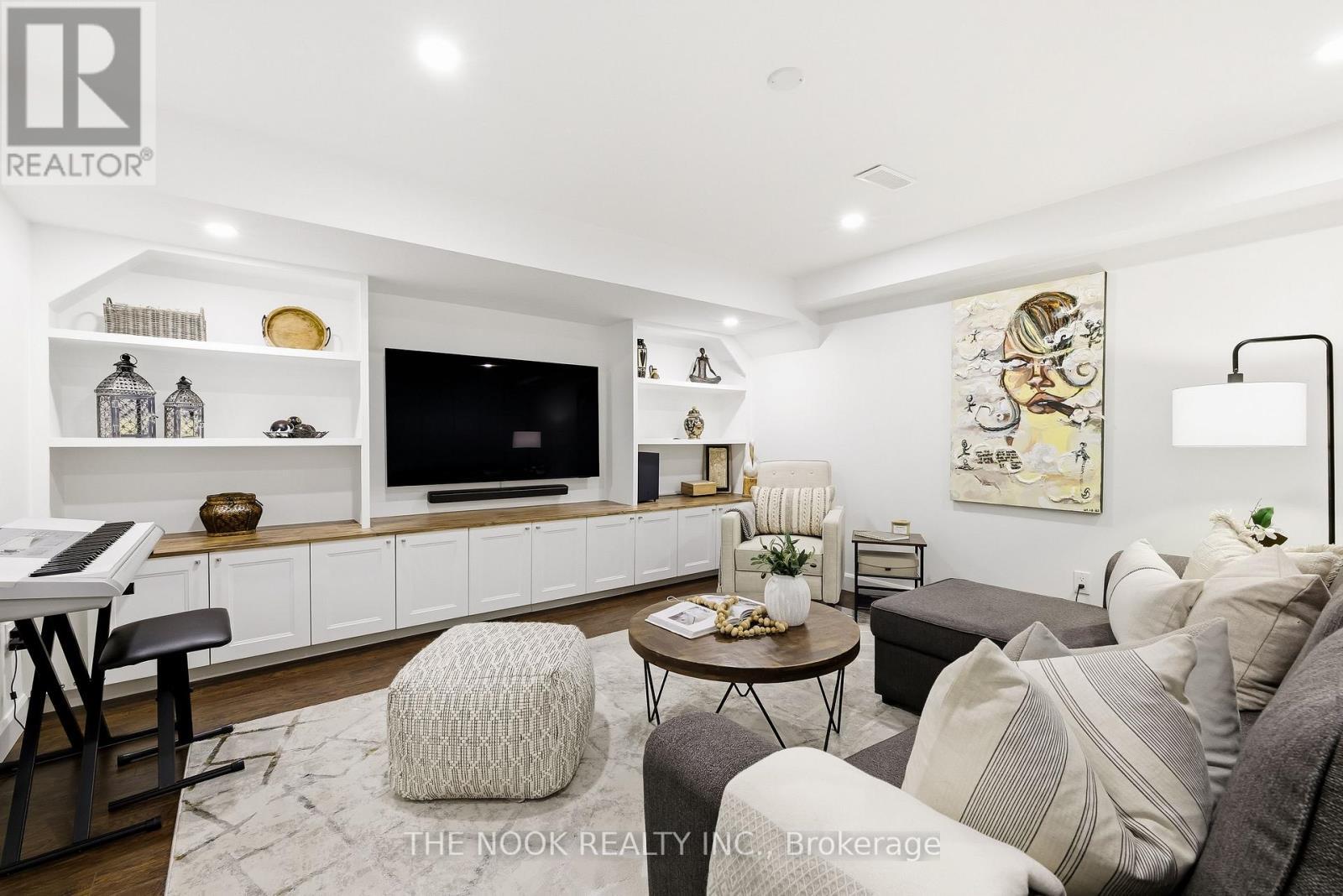 102 - 1995 Royal Road, Pickering (Village East), ON - Indoor Photo Showing Living Room