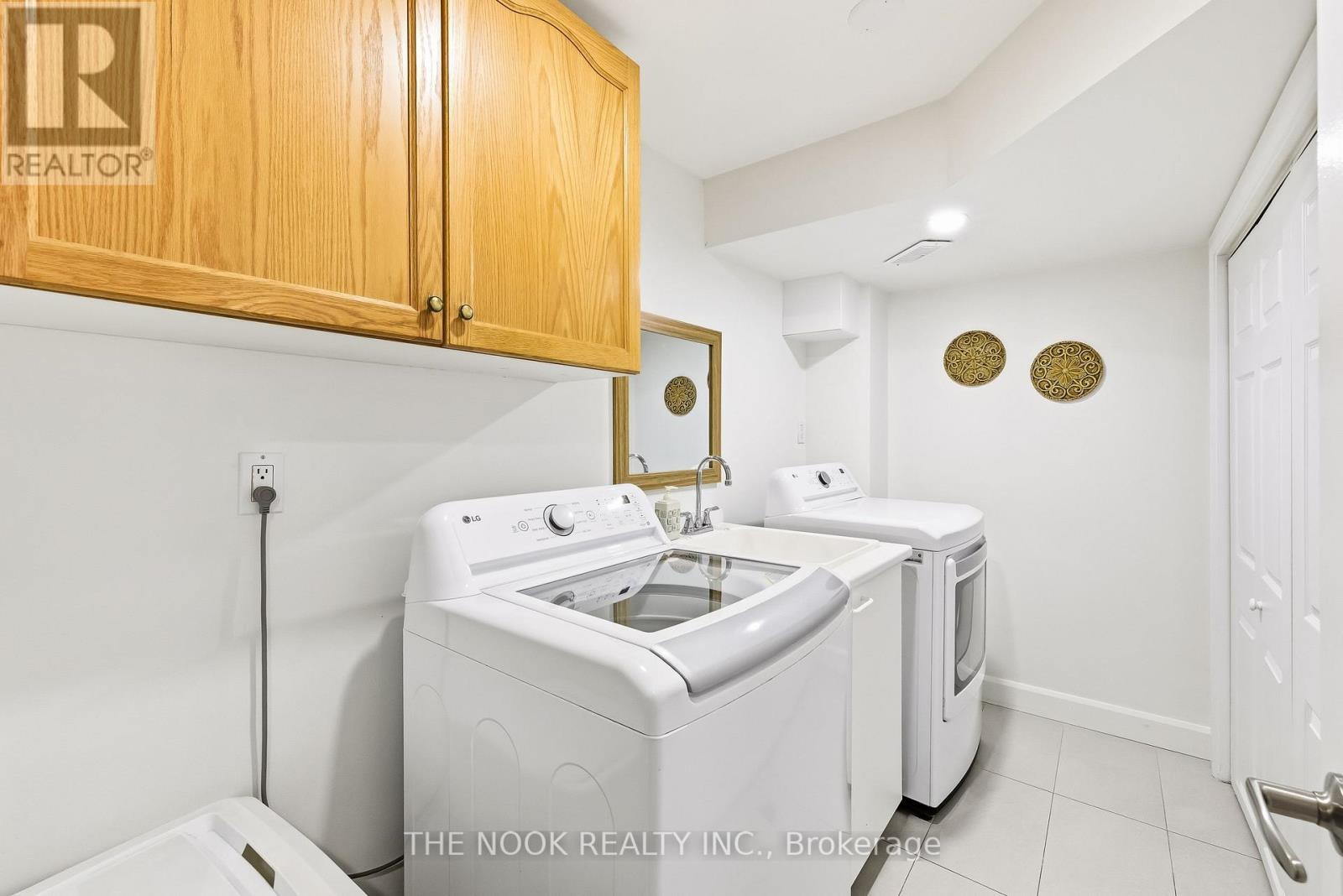 102 - 1995 Royal Road, Pickering (Village East), ON - Indoor Photo Showing Laundry Room