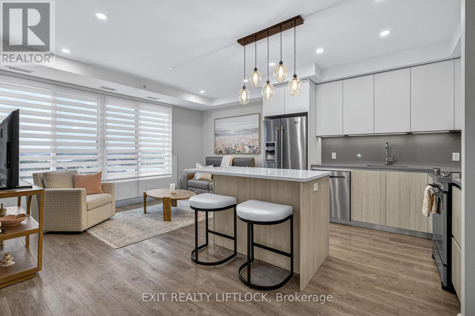 805 - 195 Hunter E, Peterborough (Ashburnham Ward 4), ON - Indoor Photo Showing Kitchen With Upgraded Kitchen