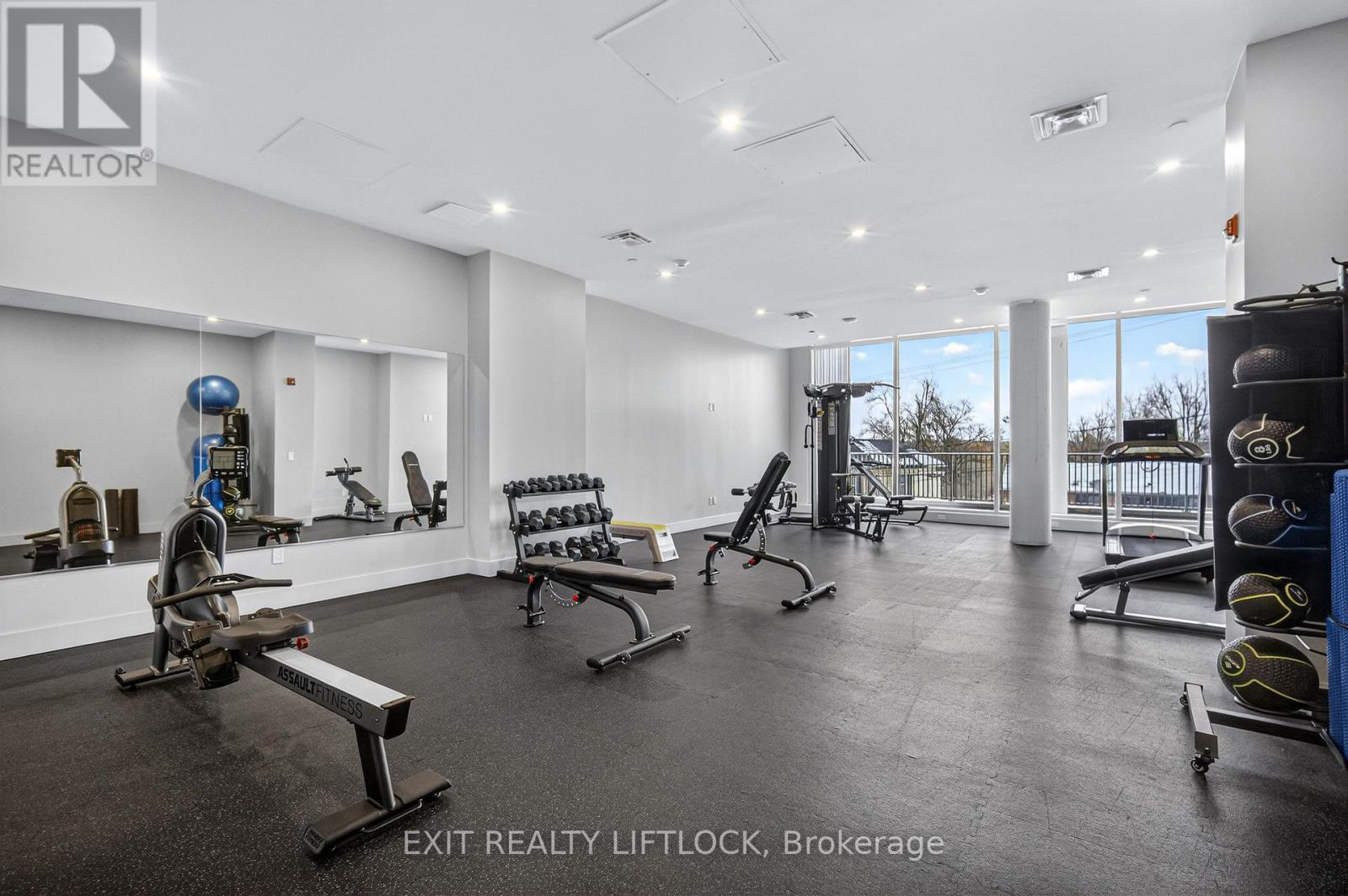 805 - 195 Hunter E, Peterborough (Ashburnham Ward 4), ON - Indoor Photo Showing Gym Room