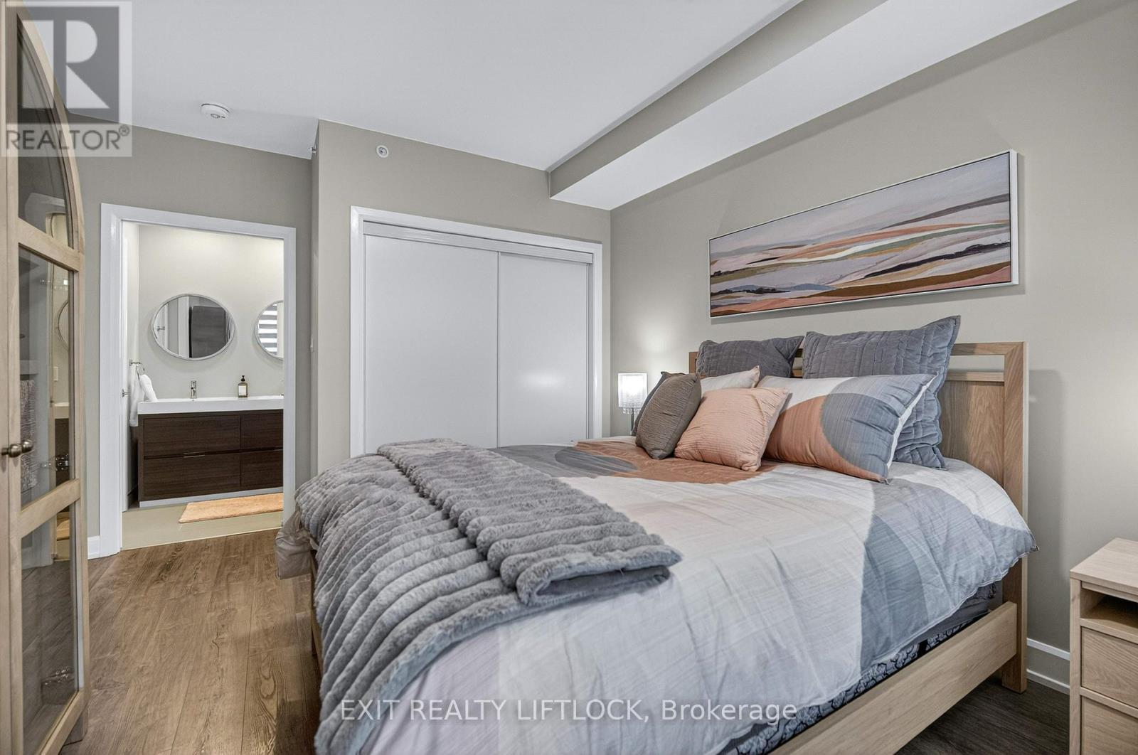 805 - 195 Hunter E, Peterborough (Ashburnham Ward 4), ON - Indoor Photo Showing Bedroom