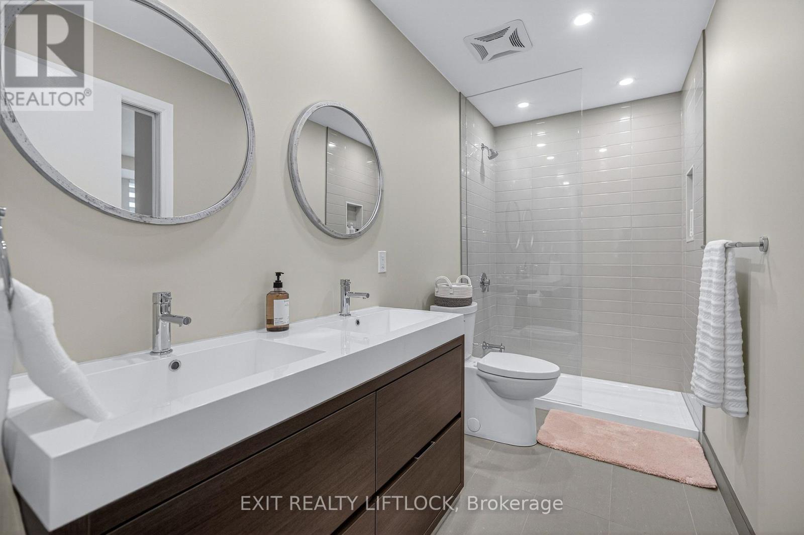 805 - 195 Hunter E, Peterborough (Ashburnham Ward 4), ON - Indoor Photo Showing Bathroom