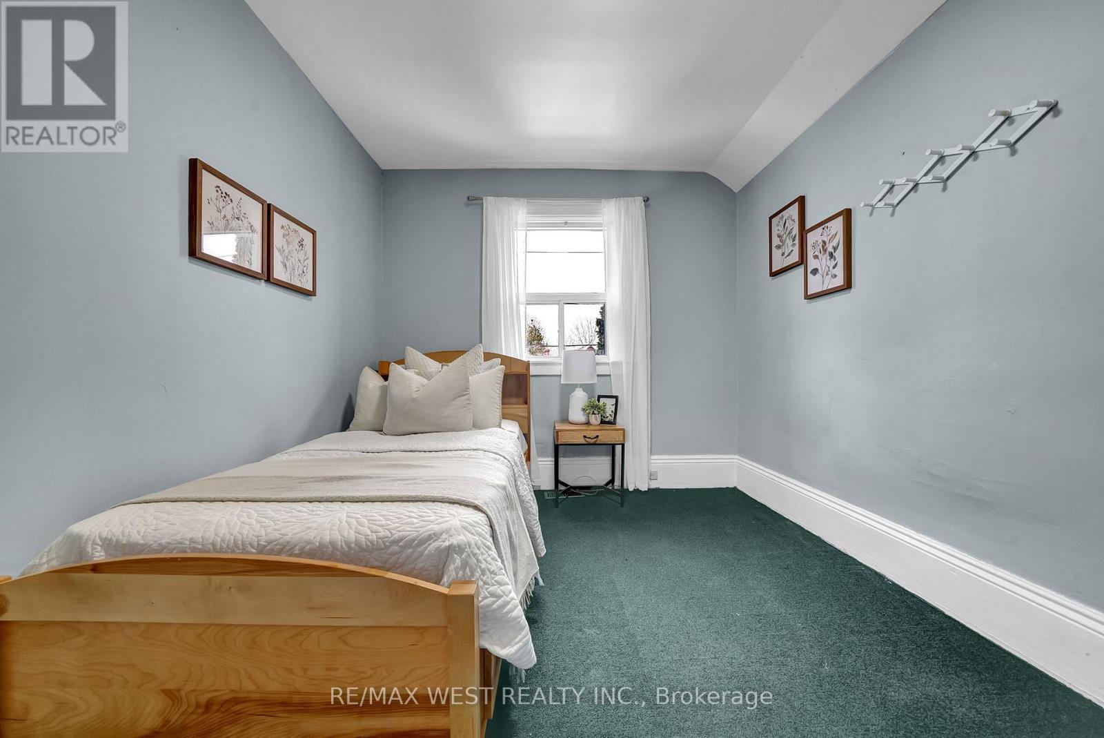 164 Albert Street, Oshawa, ON - Indoor Photo Showing Bedroom