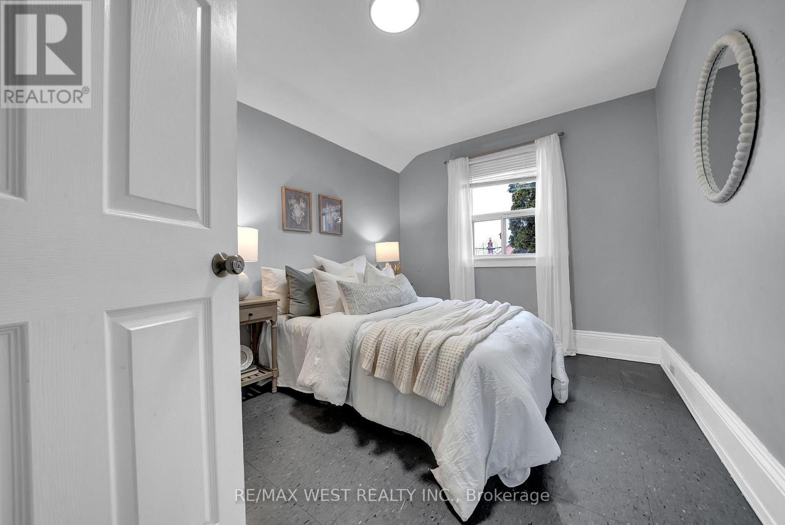 164 Albert Street, Oshawa, ON - Indoor Photo Showing Bedroom