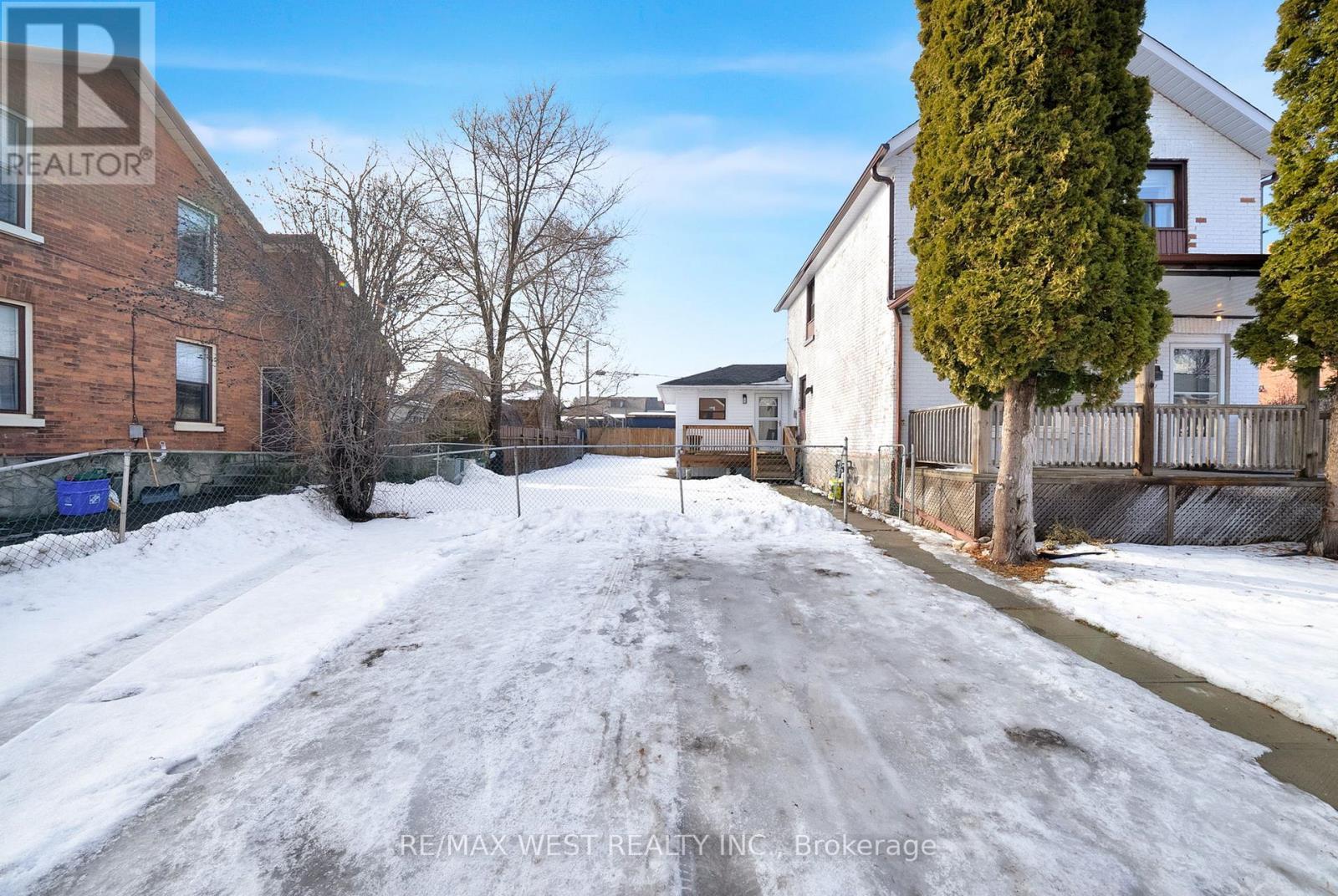 164 Albert Street, Oshawa, ON - Outdoor