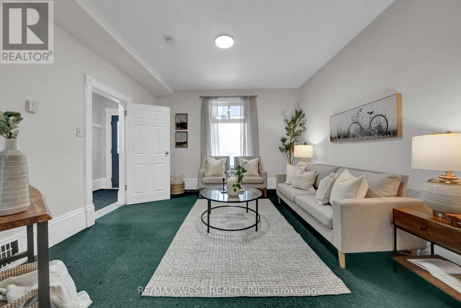 164 Albert Street, Oshawa, ON - Indoor Photo Showing Living Room