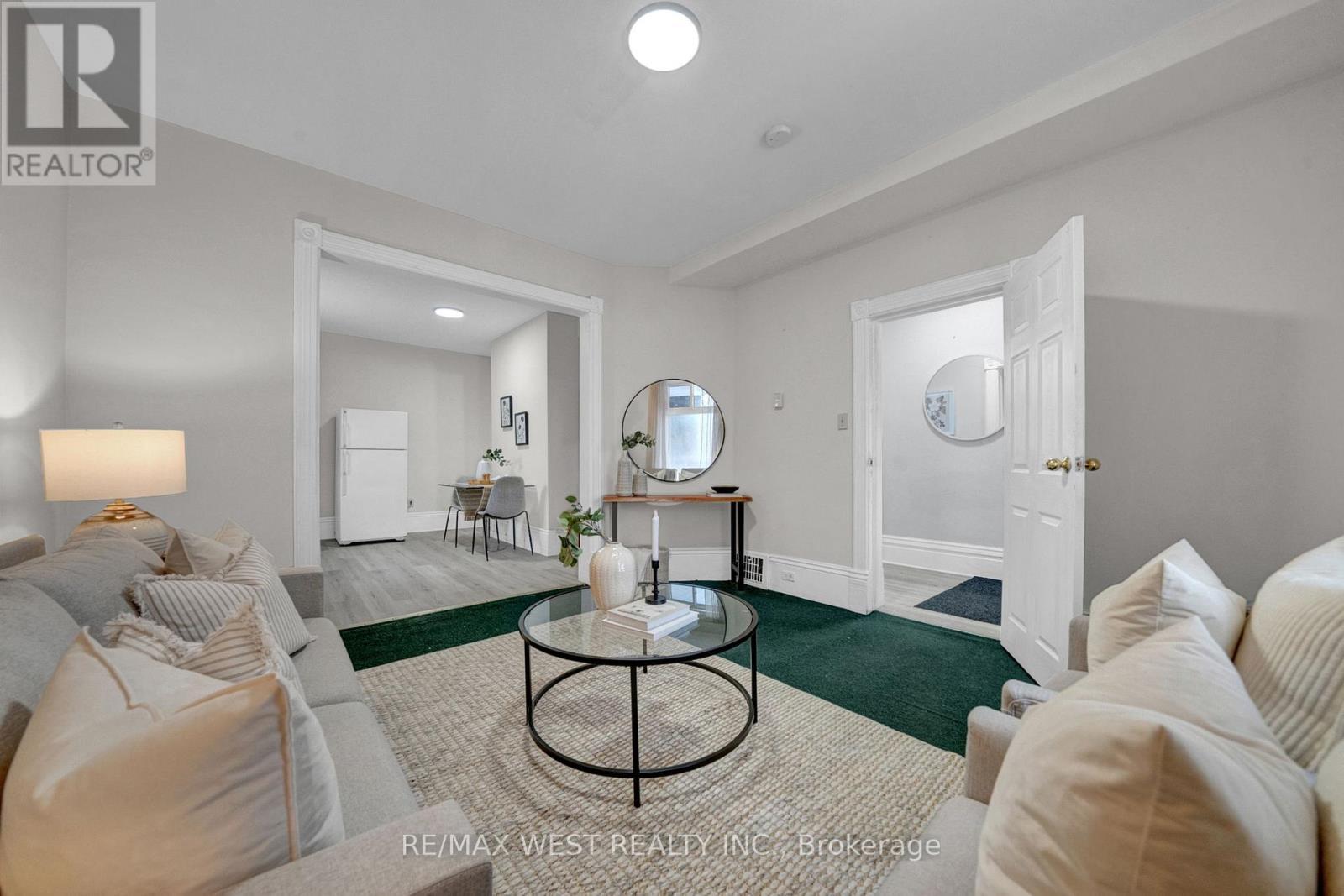 164 Albert Street, Oshawa, ON - Indoor Photo Showing Living Room