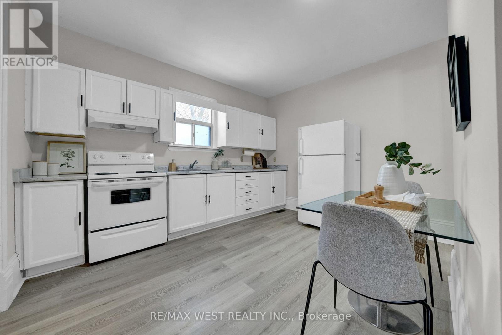 164 Albert Street, Oshawa, ON - Indoor Photo Showing Kitchen