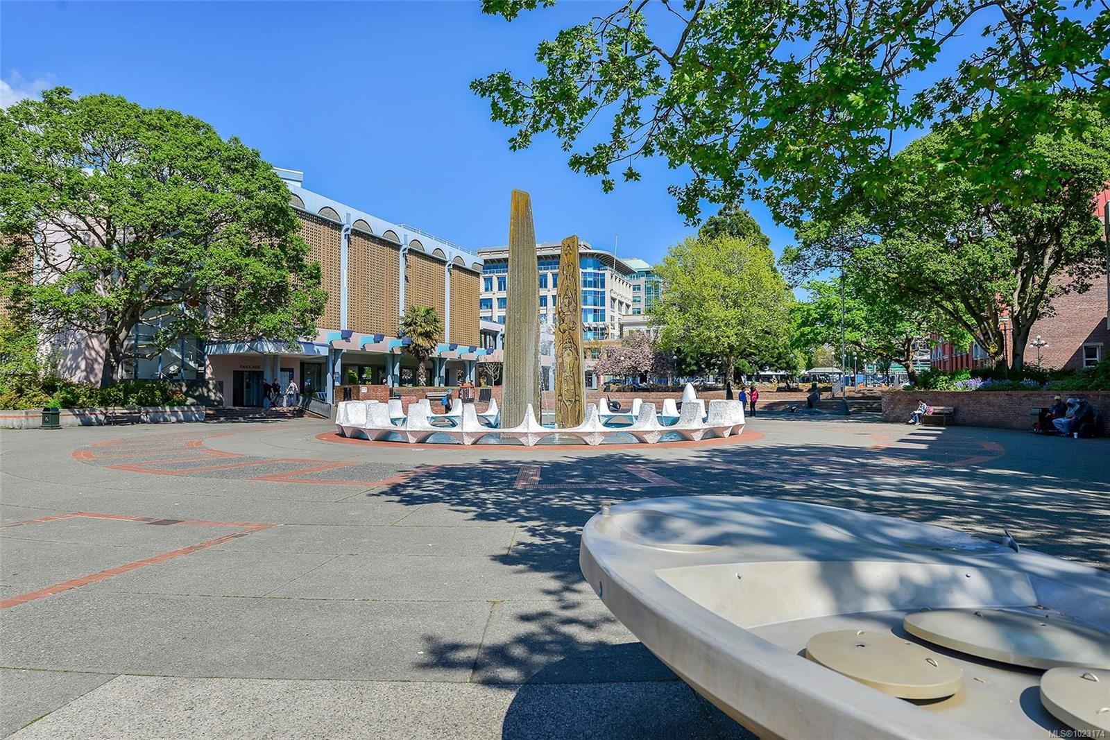 408-1090 Johnson St, Victoria, BC - Outdoor